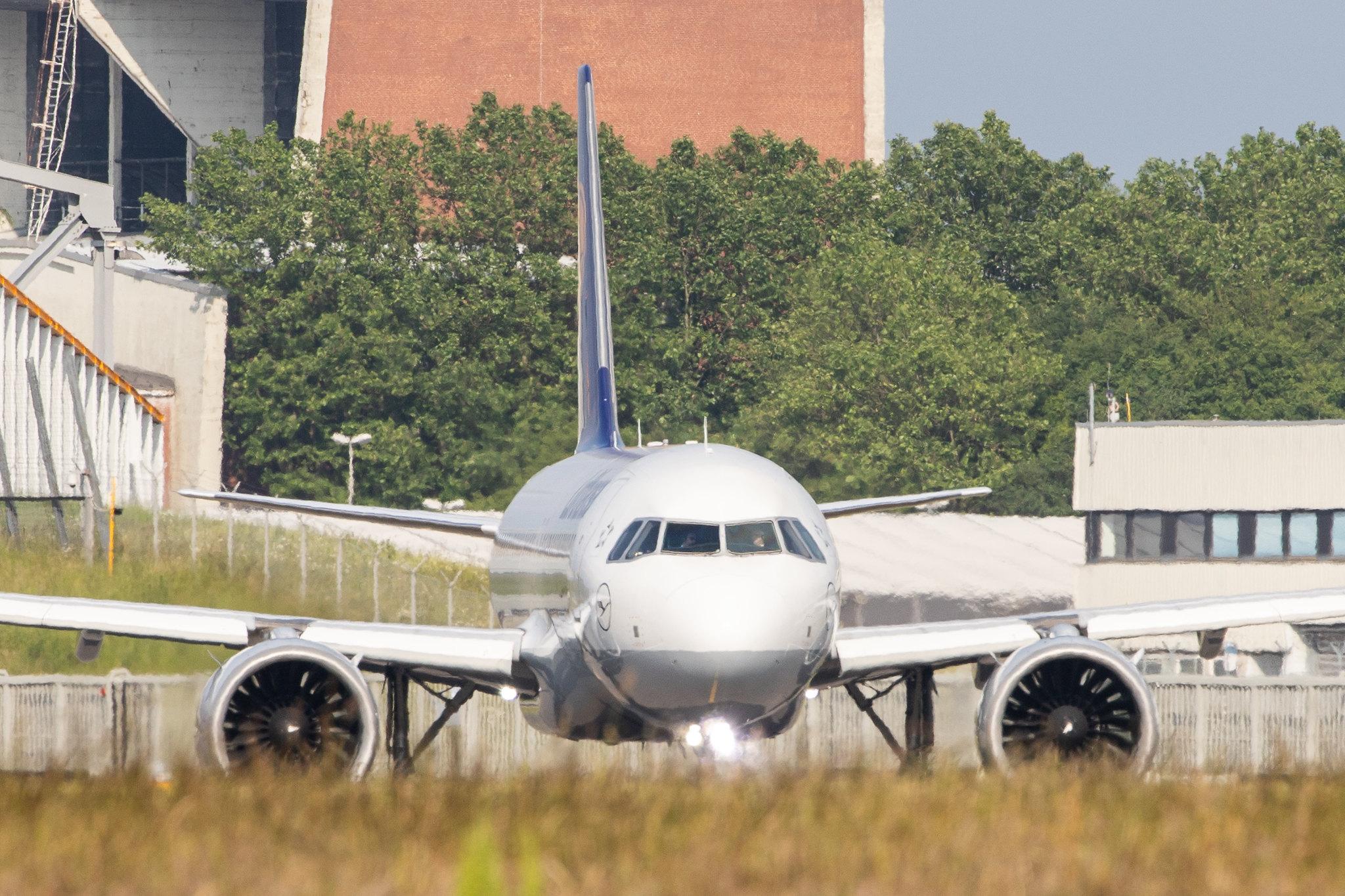 Hamburg Airport: Lufthansa (LH / DLH) |  Airbus A320-271N A20N | D-AINE | MSN 7103
