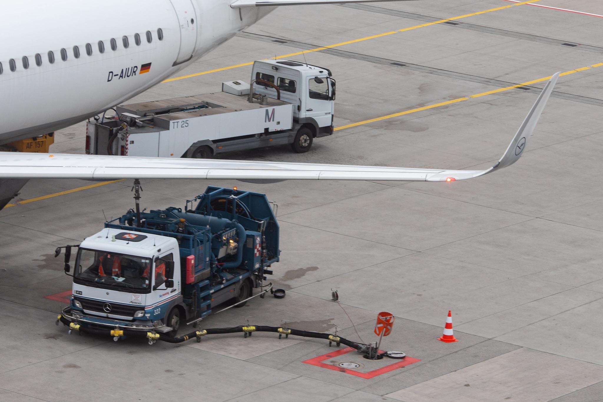 Munich Airport: Lufthansa (LH / DLH) |  Airbus A320-214 A320 | D-AIUR | MSN 6985