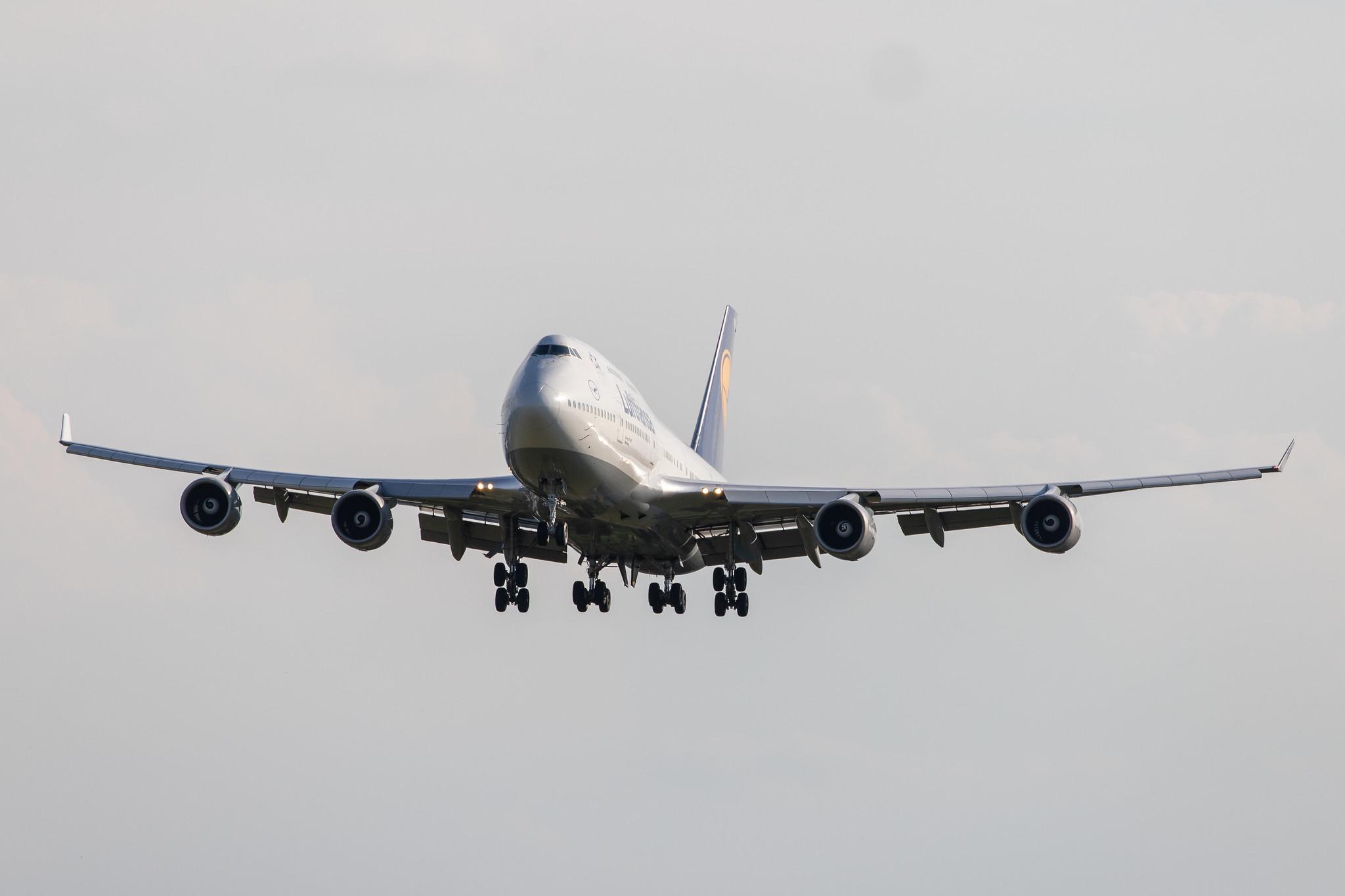 Hamburg Airport: Lufthansa (LH / DLH) |  Boeing 747-430 B744 | D-ABVW | MSN 29493