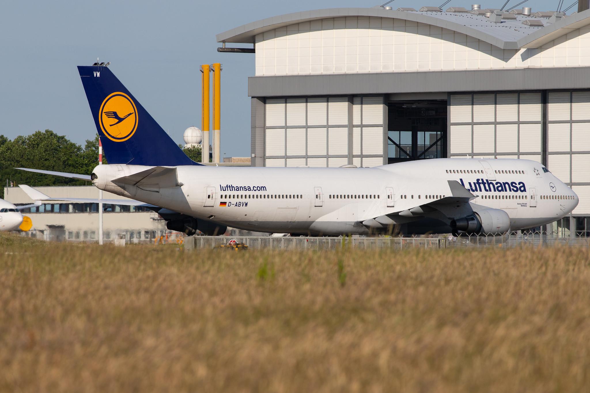Hamburg Airport: Lufthansa (LH / DLH) |  Boeing 747-430 B744 | D-ABVW | MSN 29493