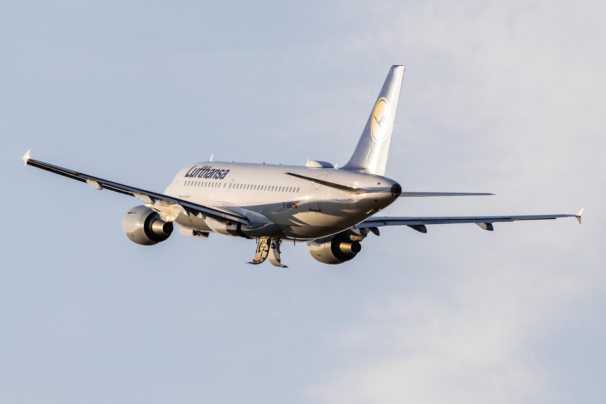 Hamburg Airport: Lufthansa (LH / DLH) |  Airbus A319-112 A319 | D-AIBB | MSN 4182