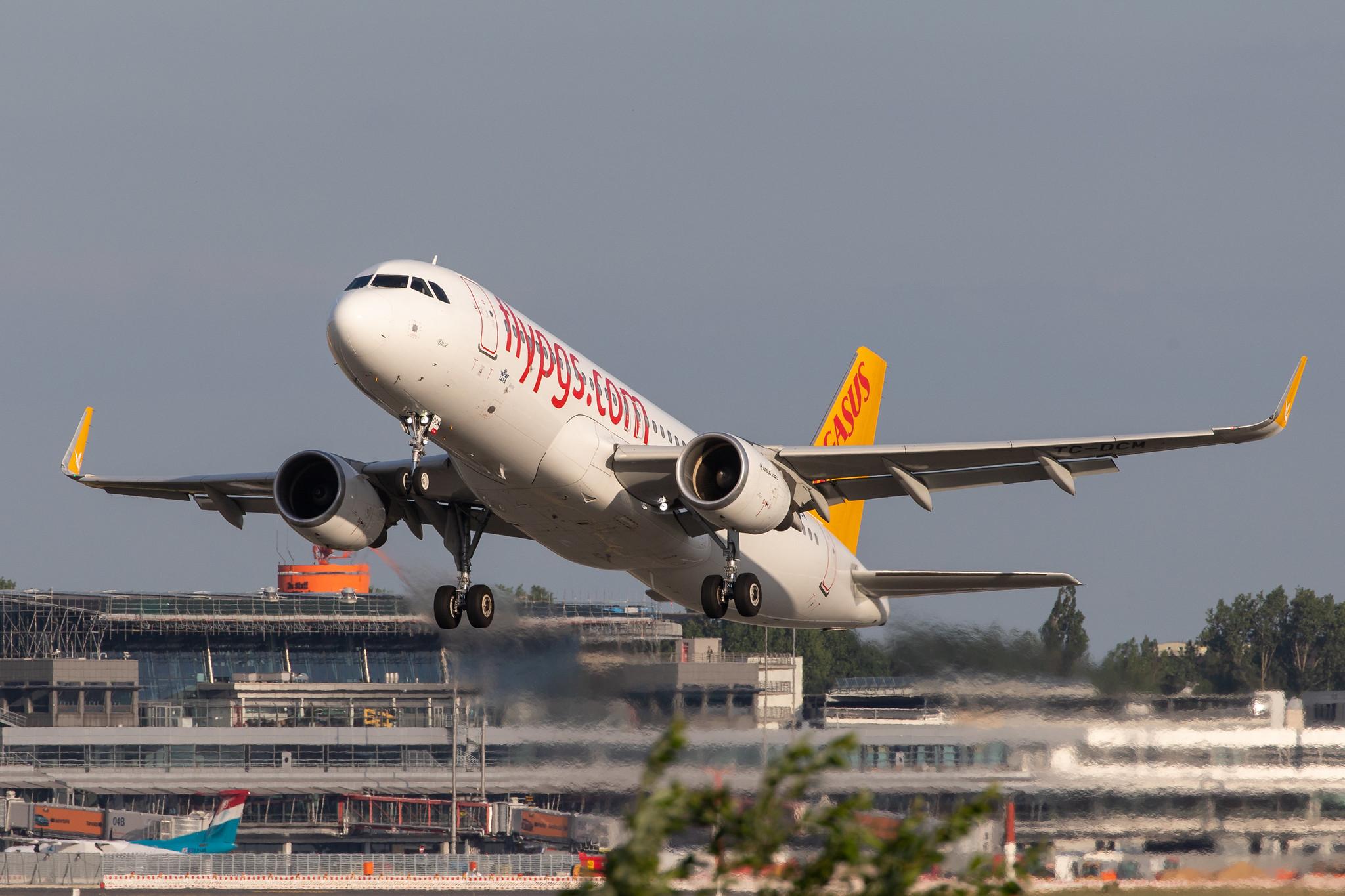 Hamburg Airport: Pegasus Airlines (PC / PGT) |  Airbus A320-214 A320 | TC-DCM | MSN 7200