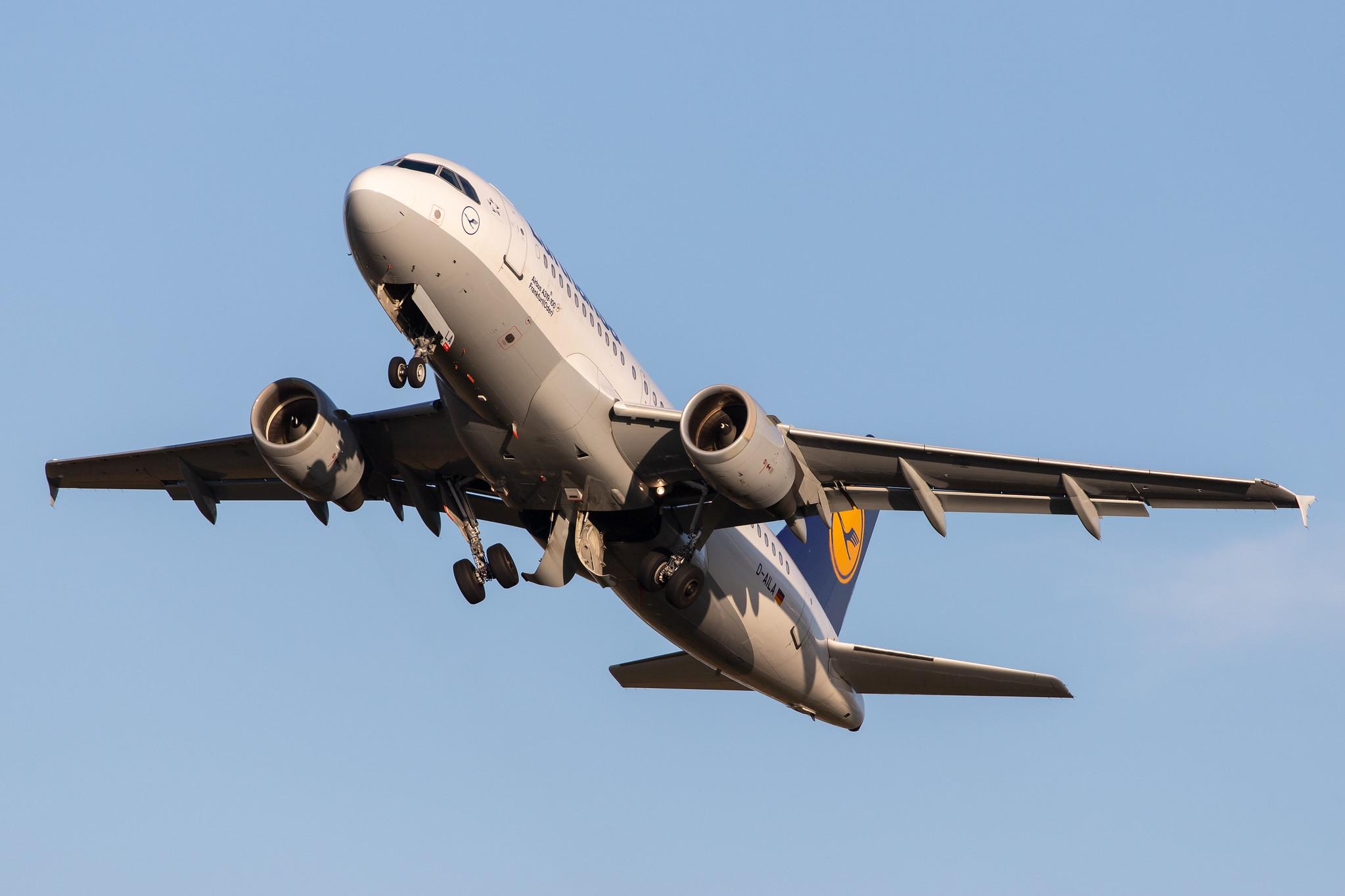 Hamburg Airport: Lufthansa (LH / DLH) |  Airbus A319-114 A319 | D-AILA | MSN 0609