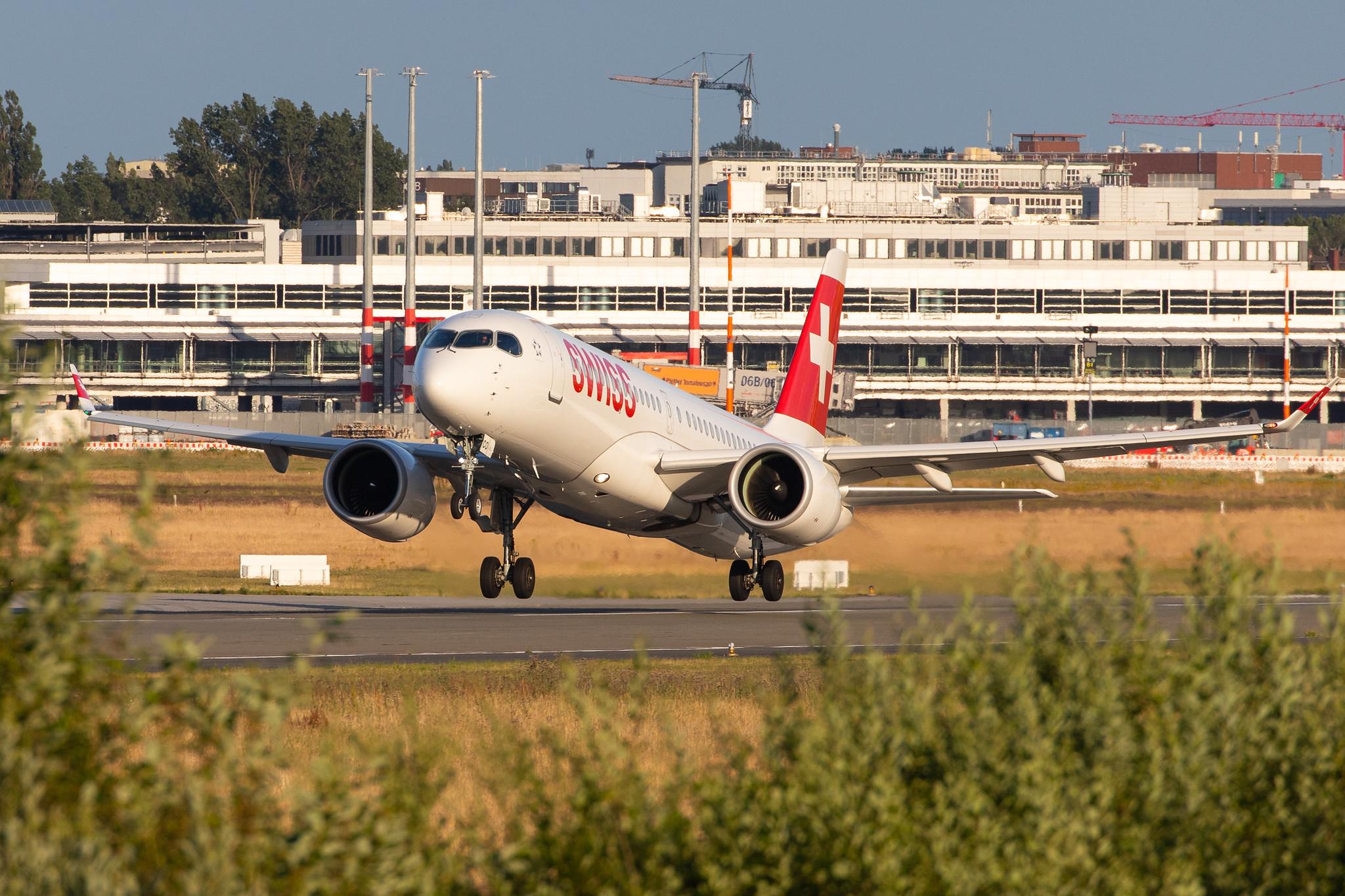 Hamburg Airport: Swiss (LX / SWR) |  Airbus A220-300 BCS3 | HB-JCO | MSN 55033