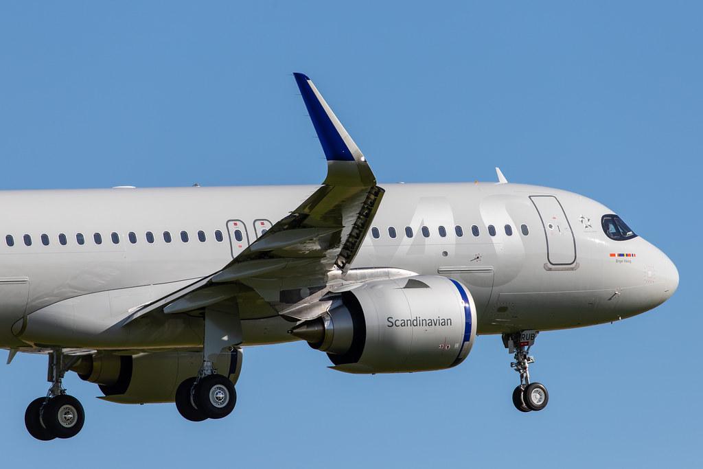 Hamburg Airport: SAS Scandinavian Airlines (SK / SAS) |  Airbus A320-251N A20N | D-AXAK | MSN 9518 (SE-RUB)