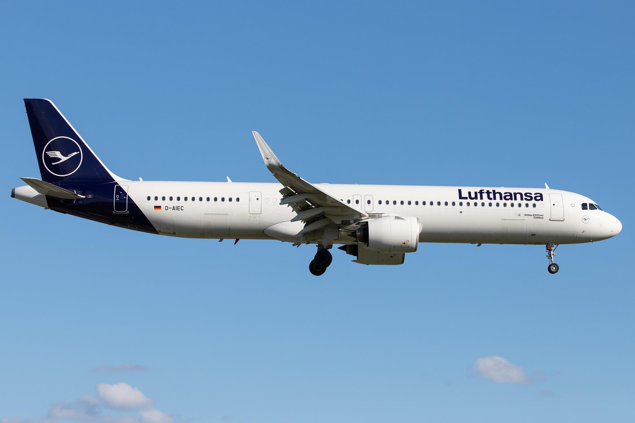 Hamburg Airport: Lufthansa (LH / DLH) |  Airbus A321-271NX A21N | D-AIEC | MSN 8814