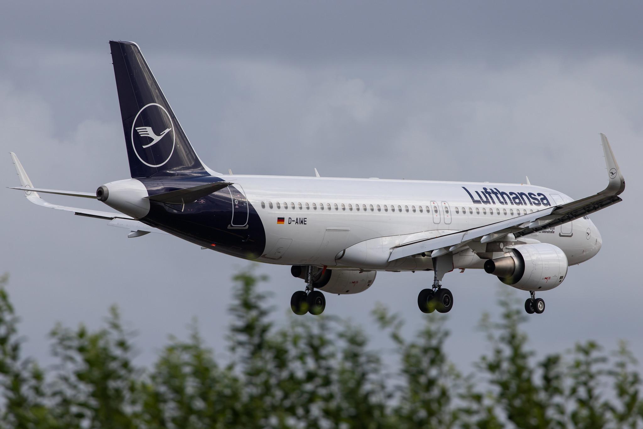 Hamburg Airport: Lufthansa (LH / DLH) |  Airbus A320-214 A320 | D-AIWE | MSN 8680