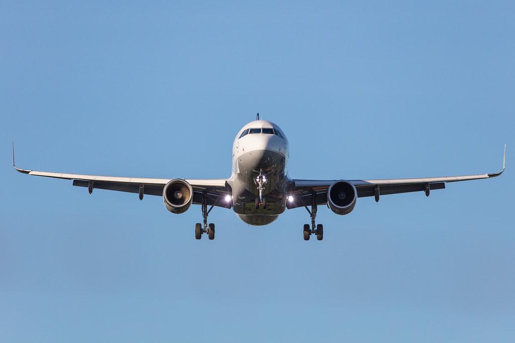 Hamburg Airport: Lufthansa (LH / DLH) |  Airbus A320-214 A320 | D-AIUR | MSN 6985