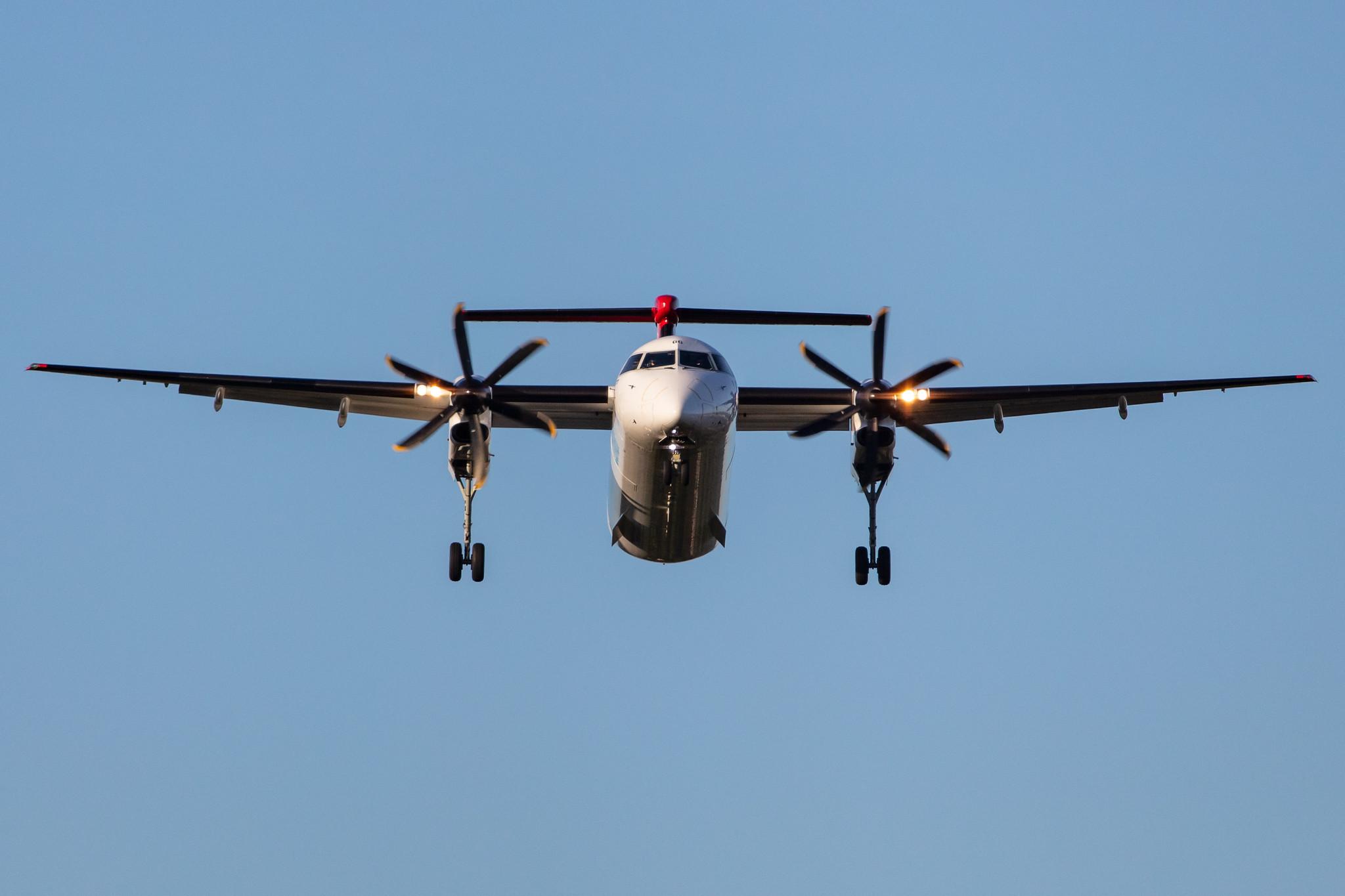 Hamburg Airport: Luxair (LG / LGL) |  De Havilland Canada Dash 8-400 DH8D | LX-LGG | MSN 4418