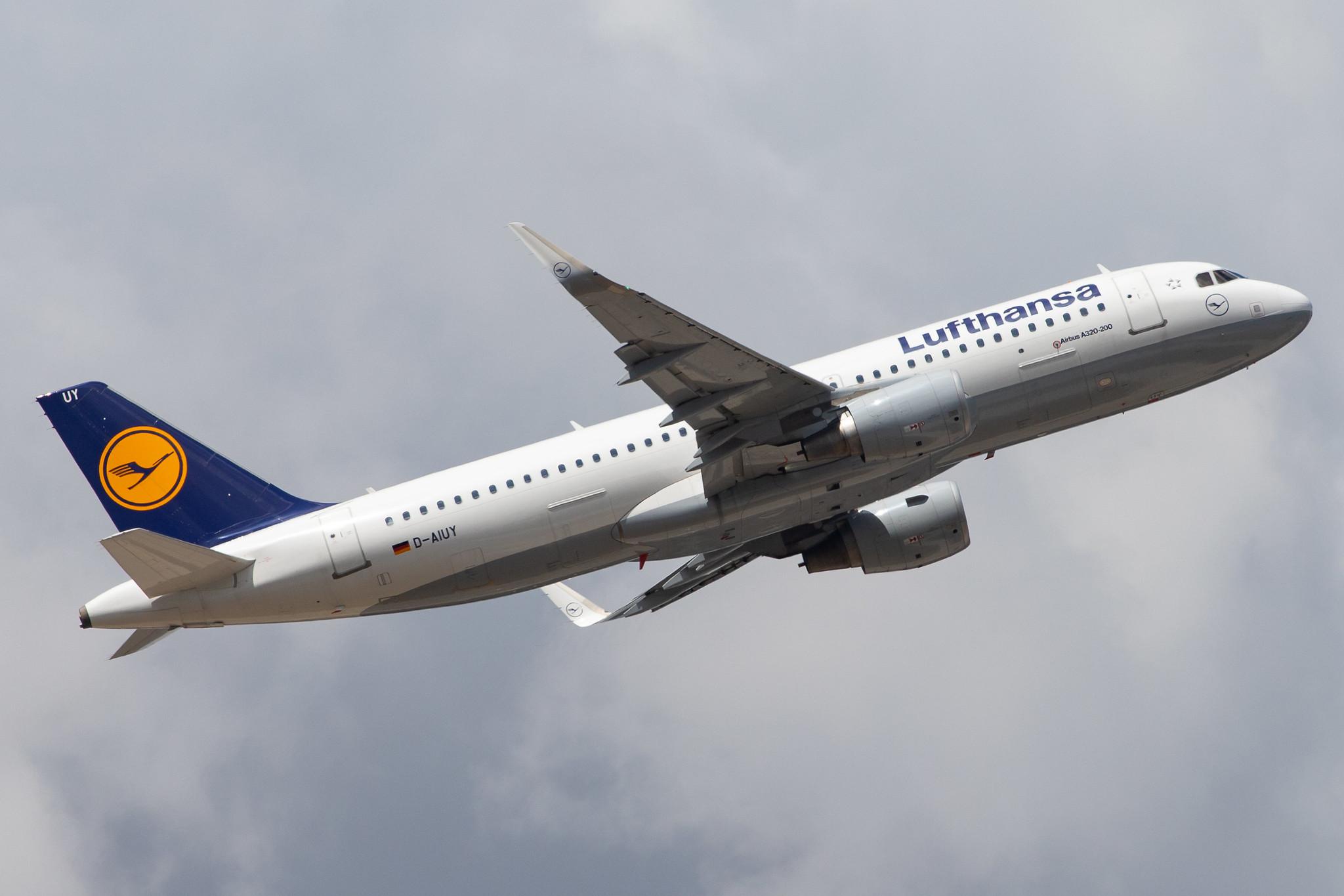 Frankfurt Airport: Lufthansa (LH / DLH) |  Airbus A320-214 A320 | D-AIUY | MSN 7355