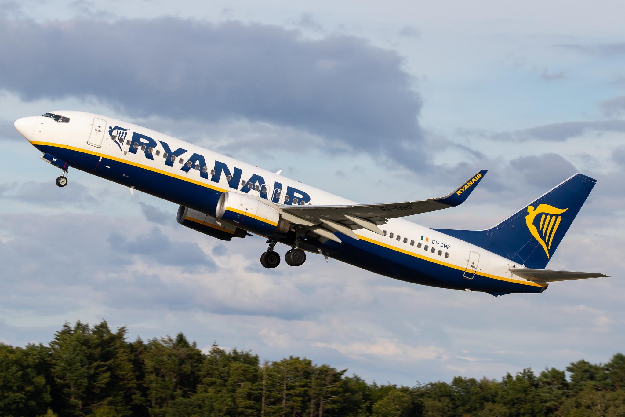 Hamburg Airport: Ryanair (FR / RYR) |  Boeing 737-8AS B738 | EI-DHF | MSN 33575