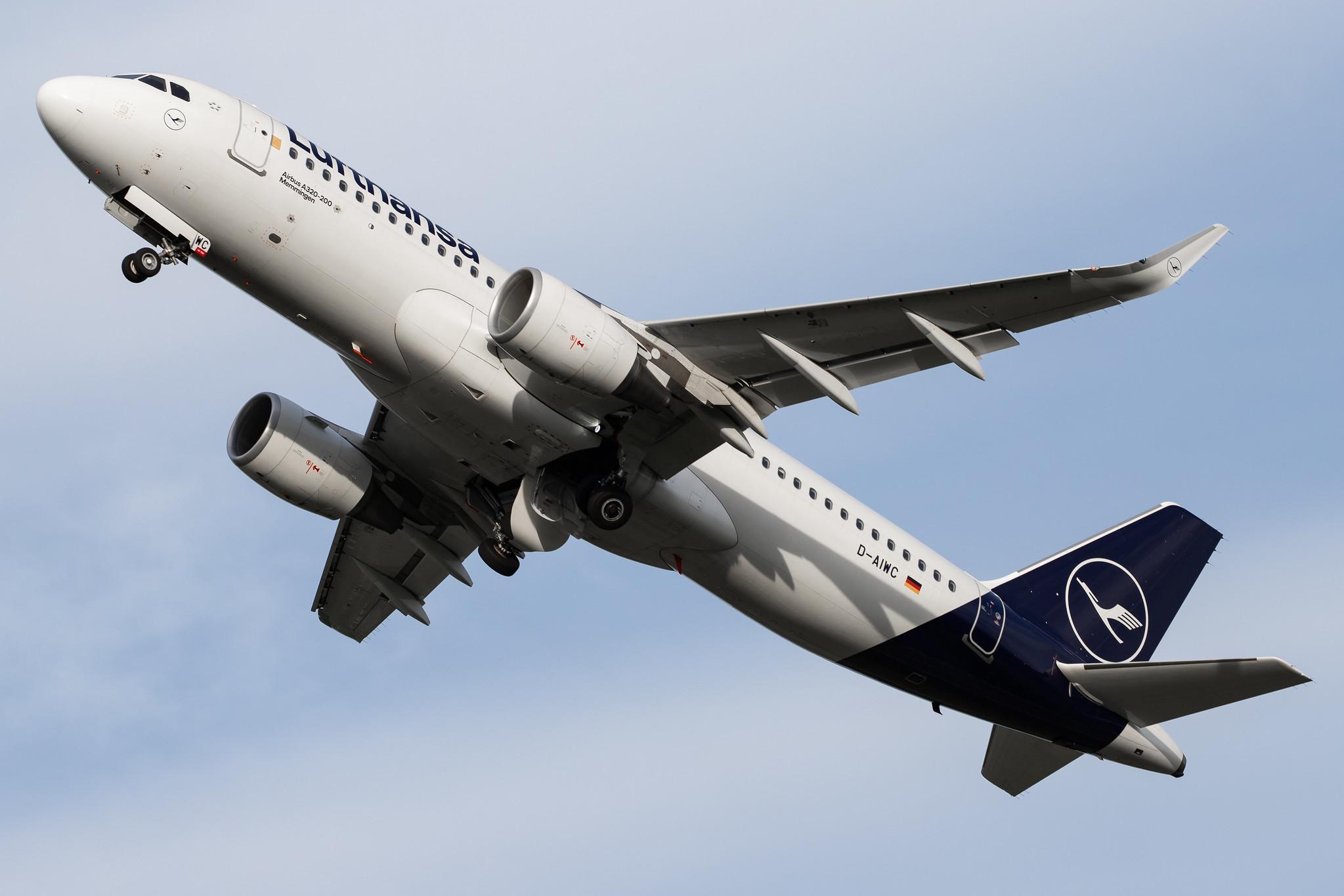 Hamburg Airport: Lufthansa (LH / DLH) |  Airbus A320-214 A320 | D-AIWC | MSN 8667