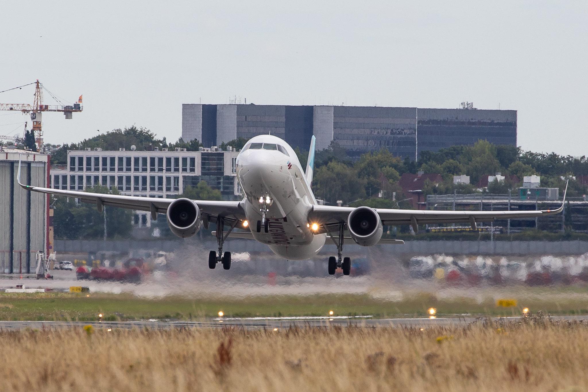 Hamburg Airport: Eurowings (EW / EWG) |  Airbus A320-214 A320 | D-AEWJ | MSN 7216