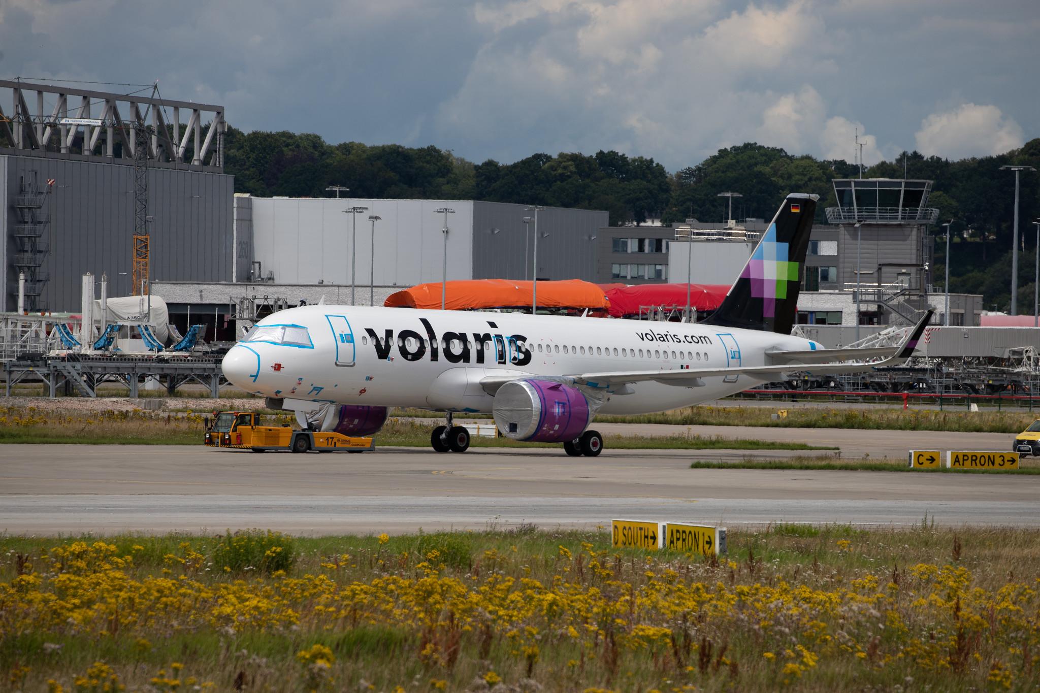 Hamburg Finkenwerder: Volaris (Y4 / VOI) |  Airbus A320-271N A20N | D-AXAB | MSN 9447