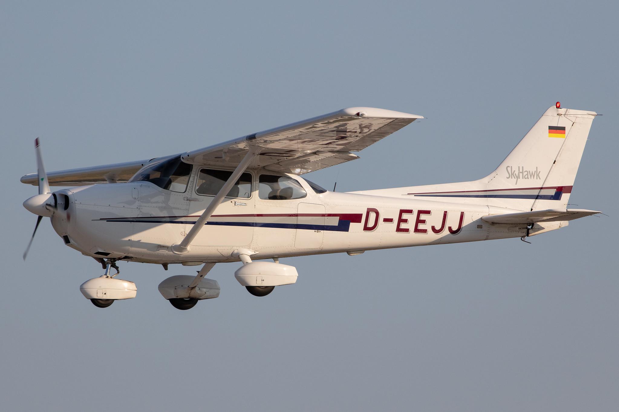 Hamburg Airport: Private owner |  Cessna 172R Skyhawk C172 | D-EEJJ | MSN 17280813