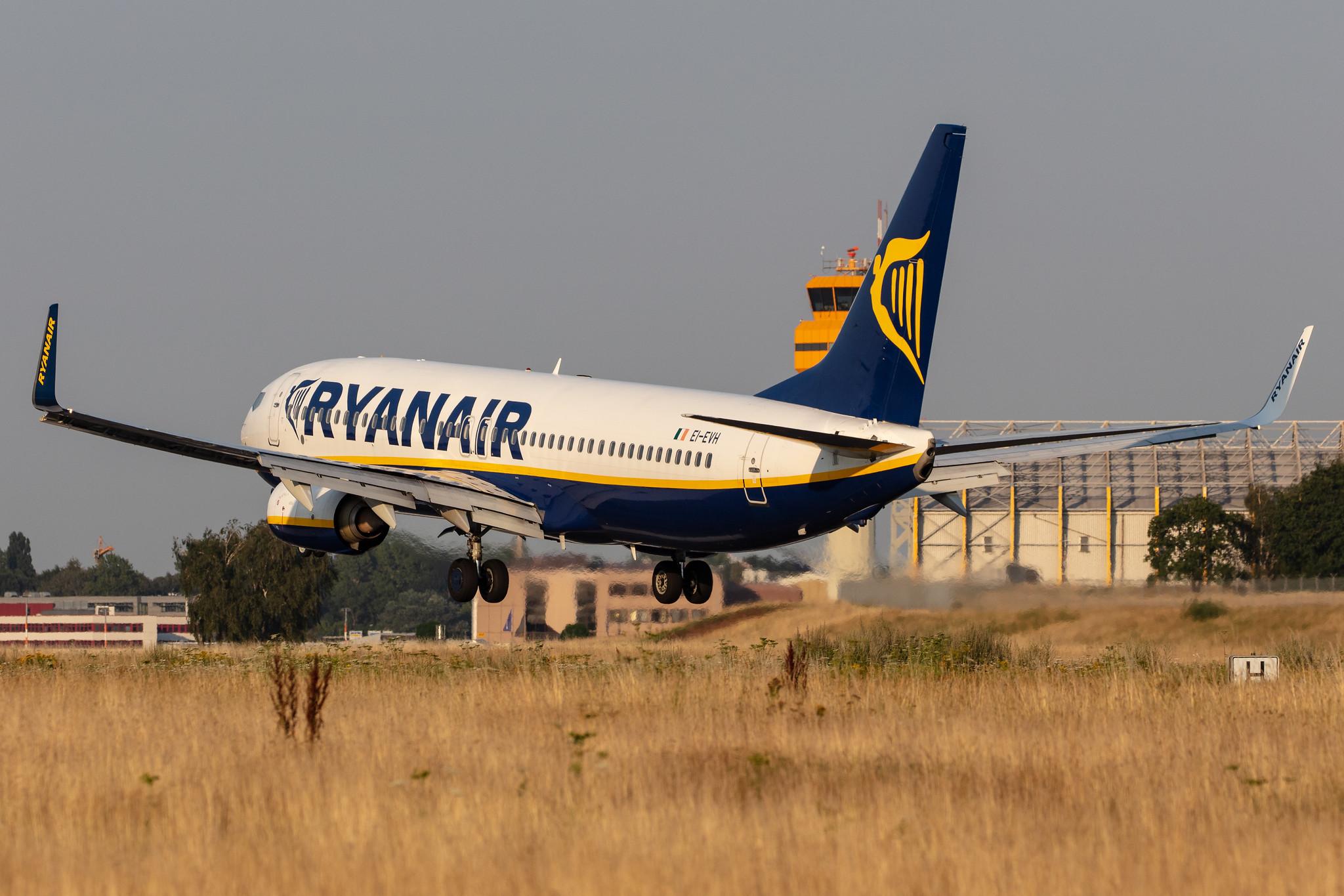 Hamburg Airport: Ryanair (FR / RYR) |  Boeing 737-8AS B738 | EI-EVH | MSN 40290