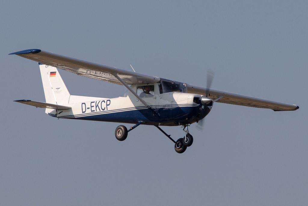 Hamburg Airport: Flugschule Hamburg |  Cessna F150M C150 | D-EKCP | MSN F150-1395