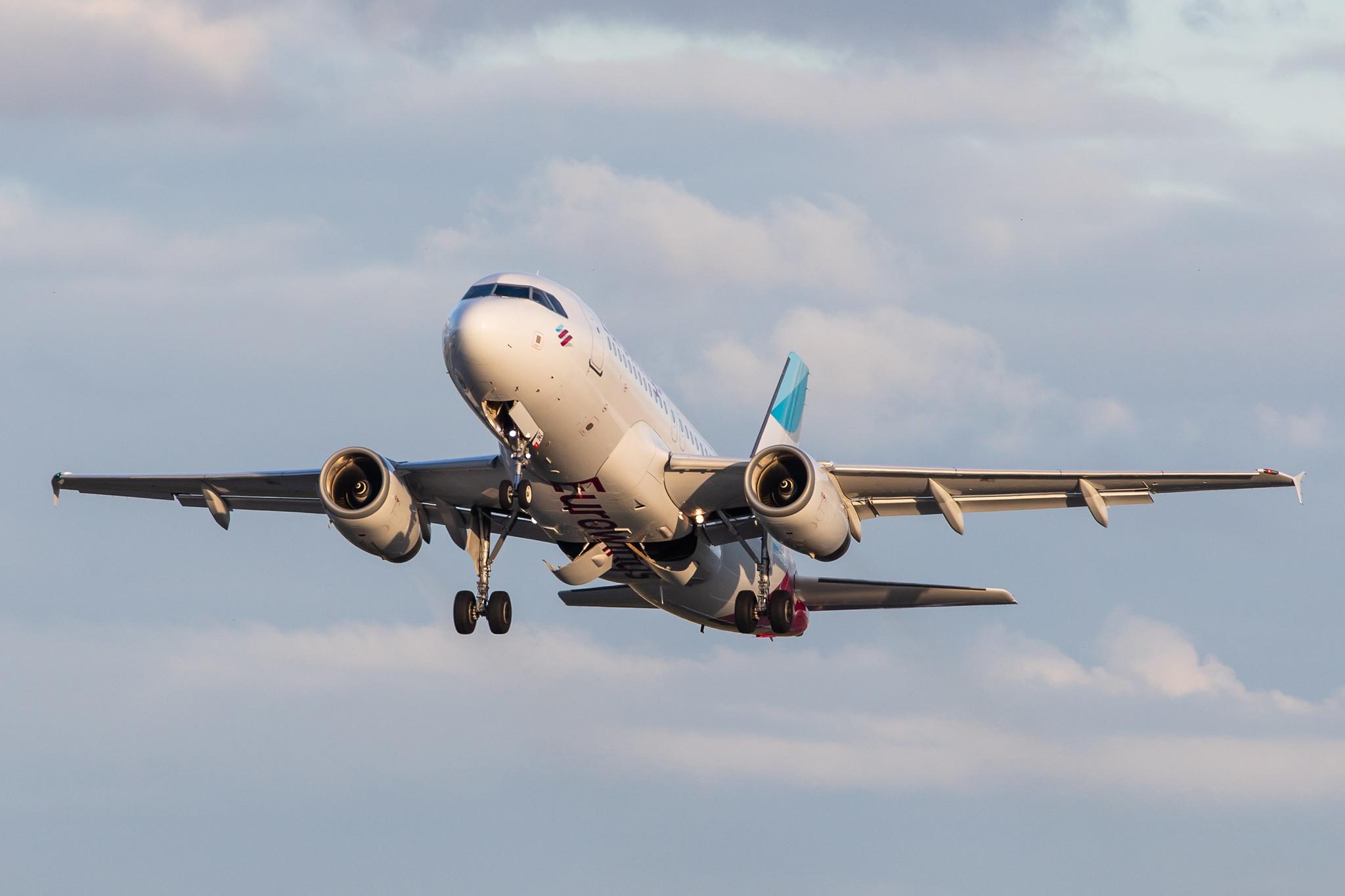 Hamburg Airport: Eurowings (EW / EWG) |  Airbus A319-132 A319 | D-AGWE | MSN 3128