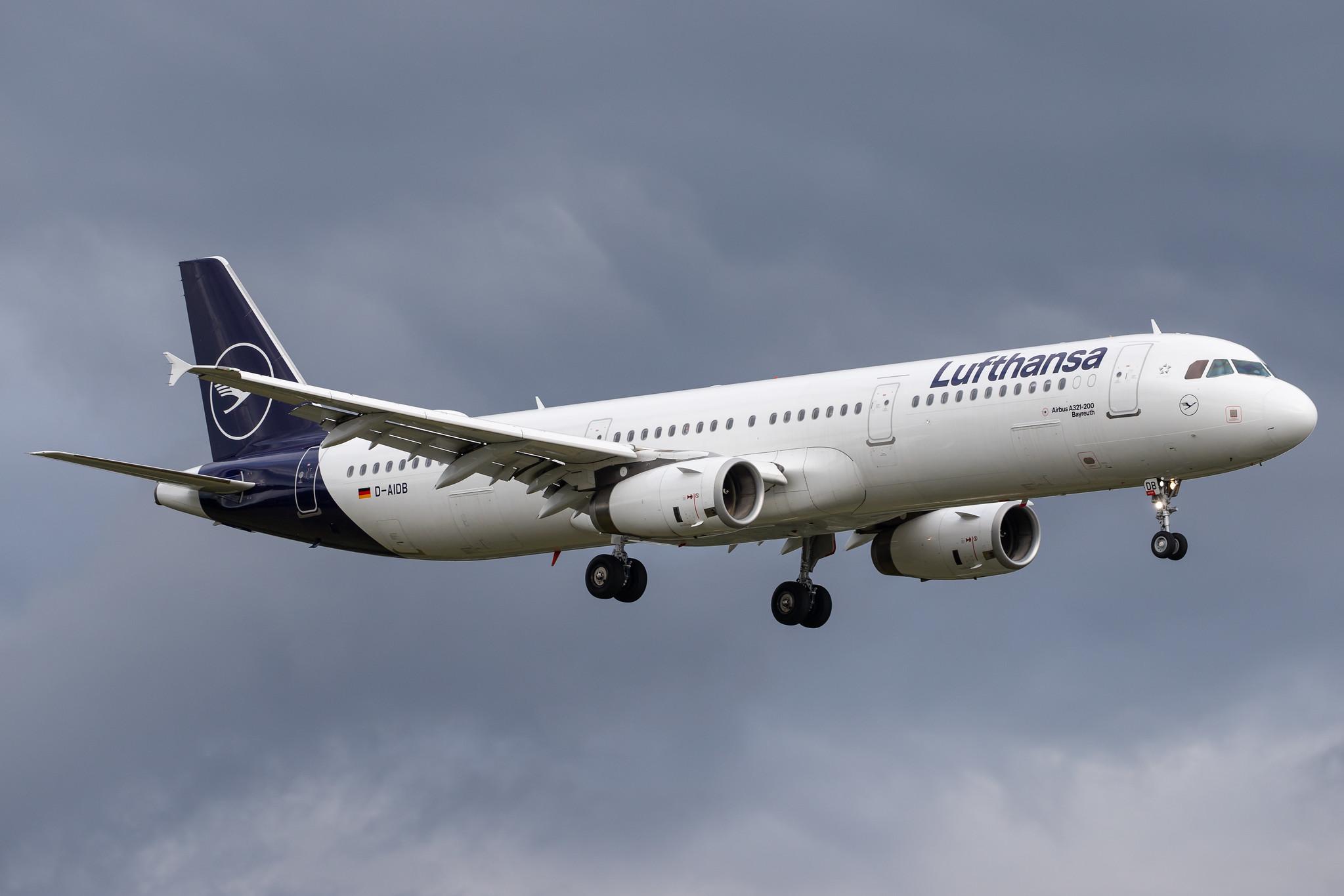 Hamburg Airport: Lufthansa (LH / DLH) |  Airbus A321-231 A321 | D-AIDB | MSN 4545