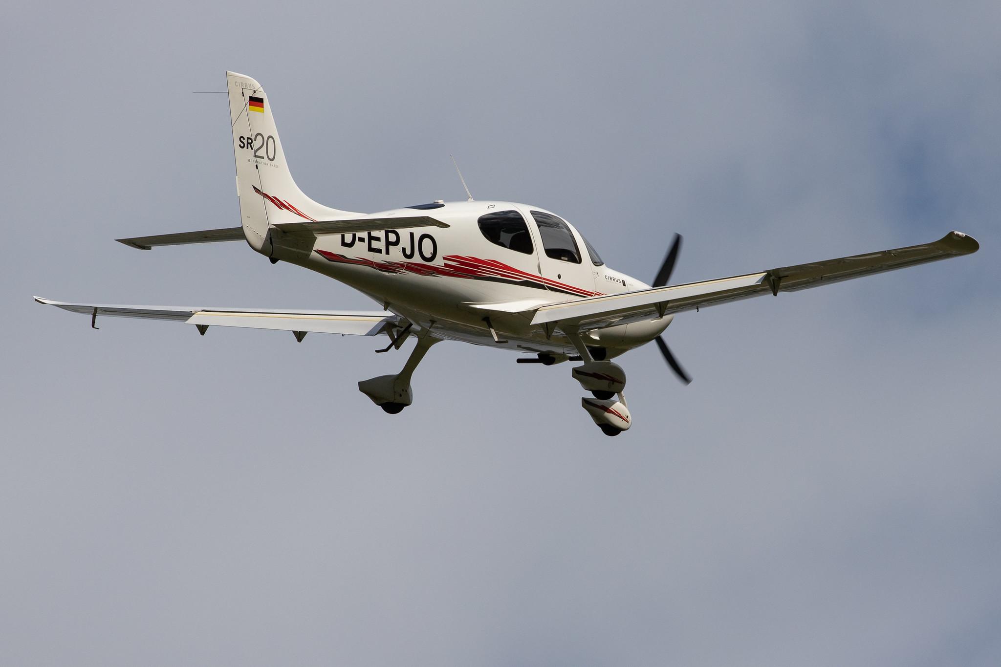 Hamburg Airport: Private Owner |  Cirrus SR20 SR20 | D-EPJO | MSN 1992