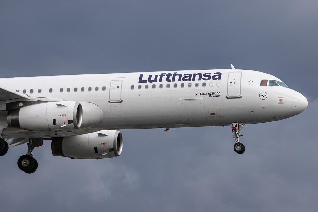 Hamburg Airport: Lufthansa (LH / DLH) |  Airbus A321-231 A321 | D-AIDB | MSN 4545
