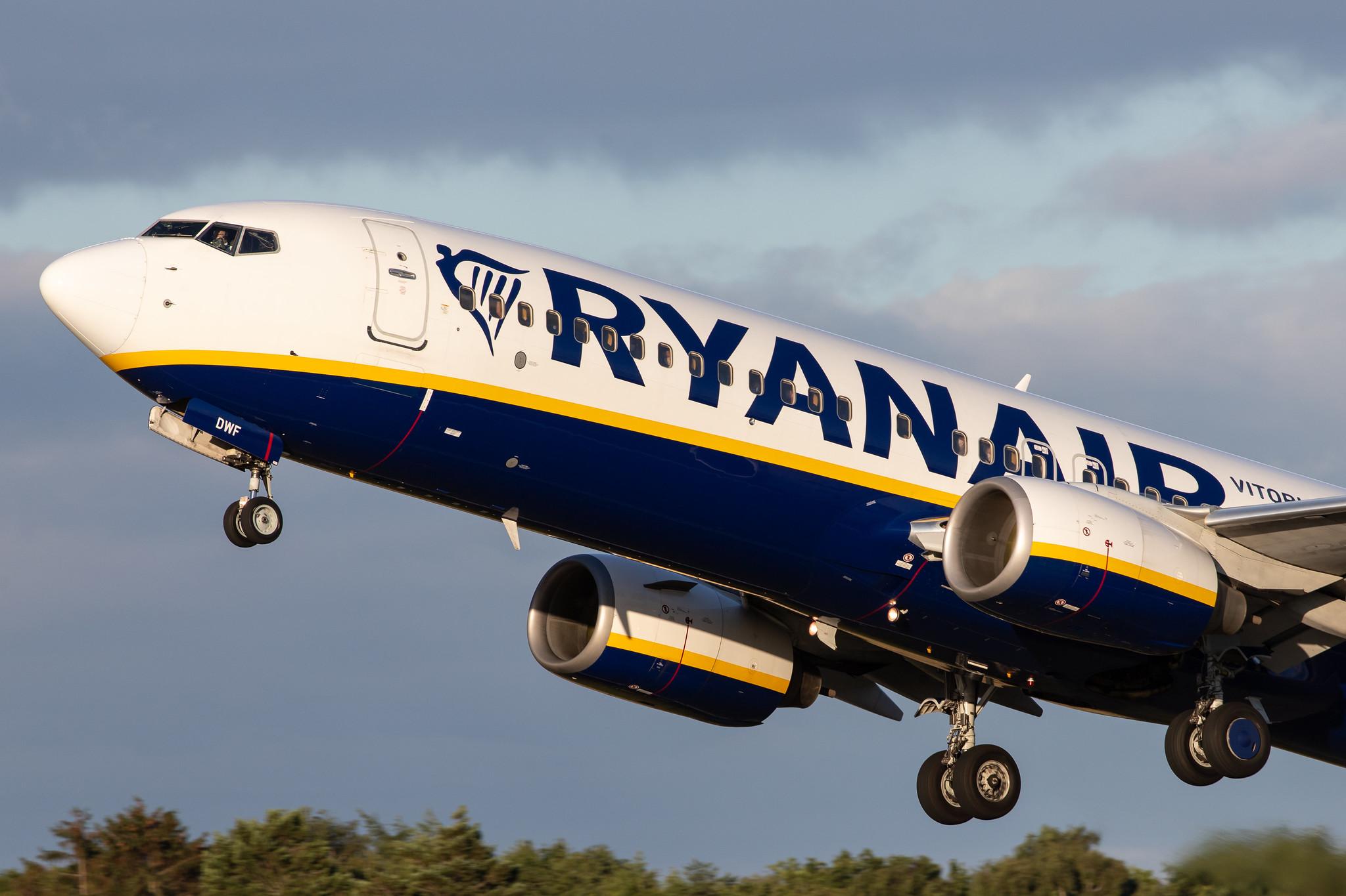 Hamburg Airport: Ryanair (FR / RYR) |  Boeing 737-8AS B738 | EI-DWF | MSN 33619