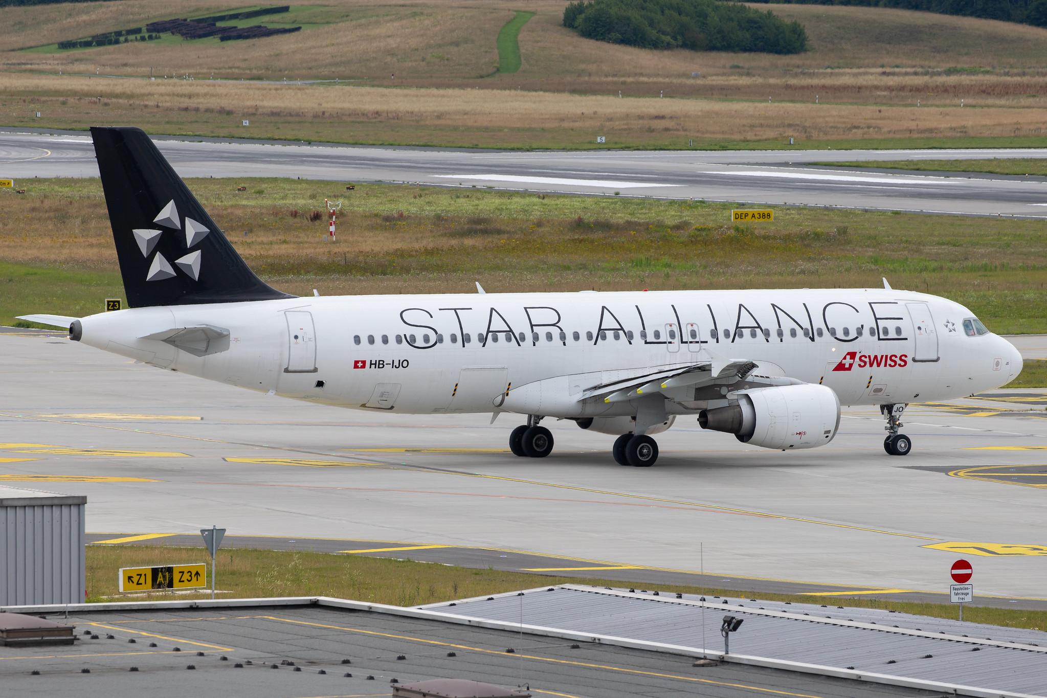 Hamburg Airport: Swiss (LX / SWR) |  Livery: Star Alliance Livery |  Airbus A320-214 A320 | HB-IJO | MSN 0673