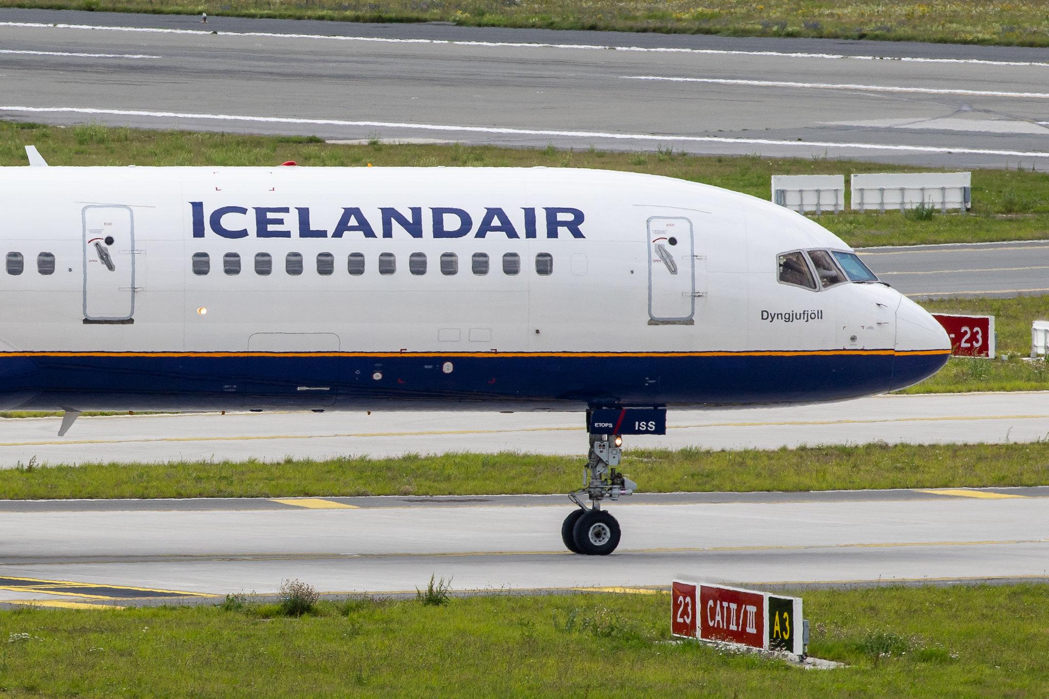 Hamburg Airport: Icelandair (FI / ICE) |  Boeing 757-223 B752 | TF-ISS | MSN 27447