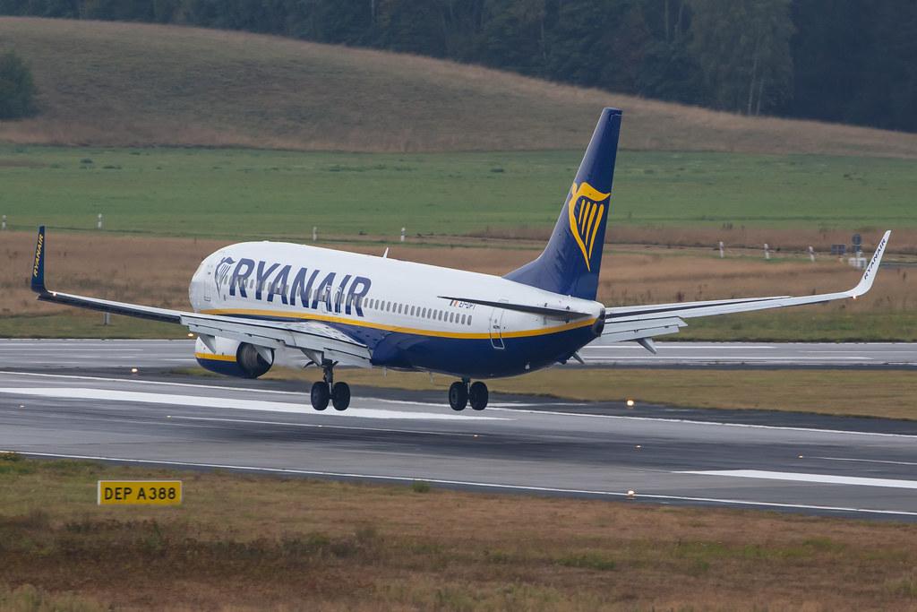 Hamburg Airport: Ryanair (FR / RYR) |  Boeing 737-8AS B738 | EI-DPT | MSN 35550