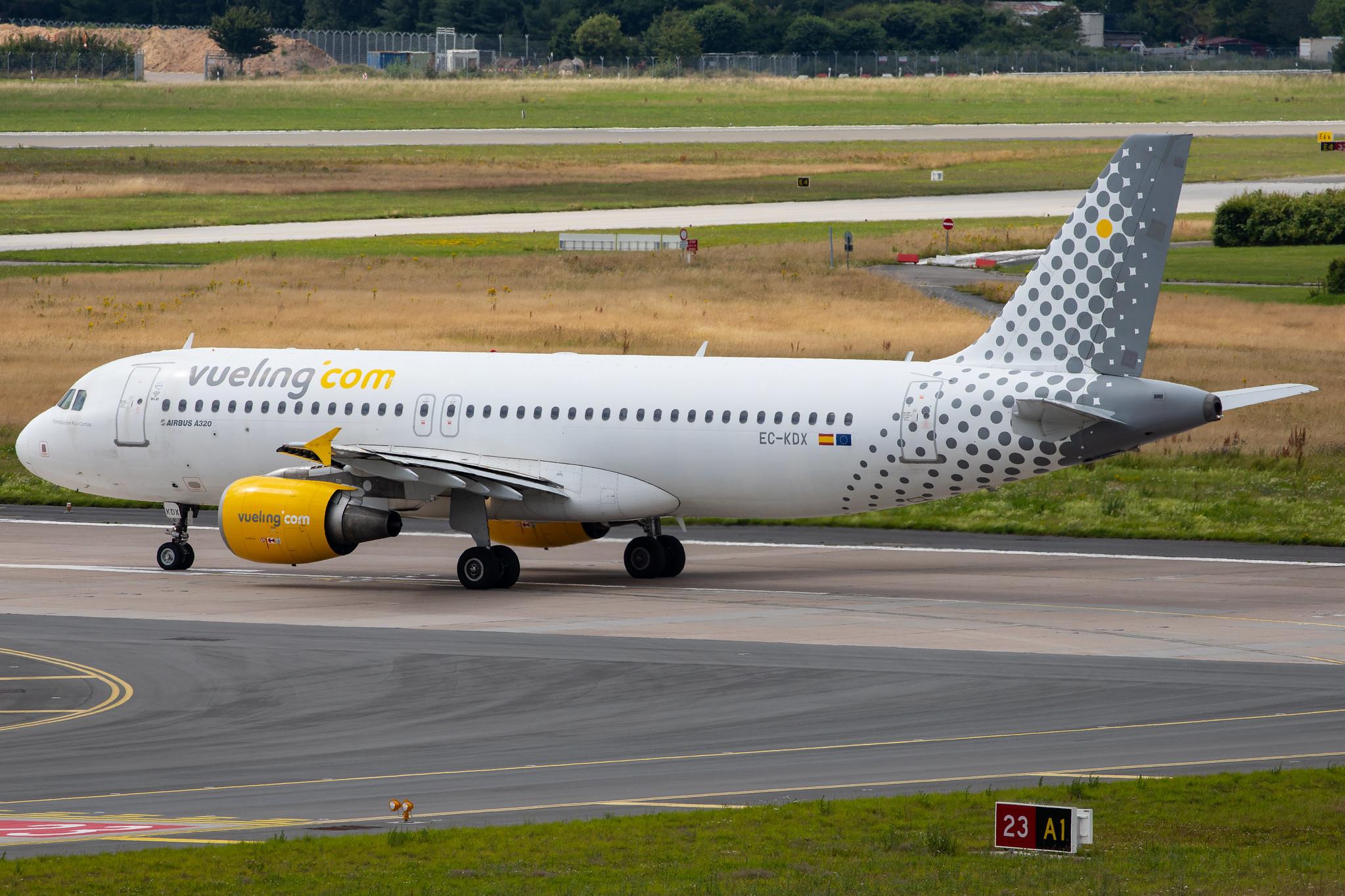 Hamburg Airport: Vueling (VY / VLG) |  Airbus A320-216 A320 | EC-KDX | MSN 3151
