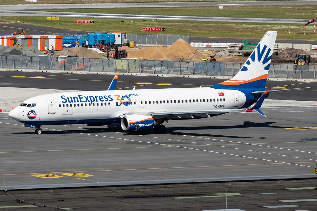 Hamburg Airport: SunExpress (XQ / SXS) |  Boeing 737-8HC B738 | TC-SOE | MSN 61177