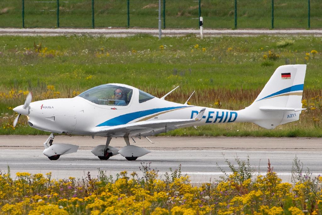 Hamburg Finkenwerder: Private owner |  Aquila A211 A210 | D-EHID | MSN AT01-100A-344