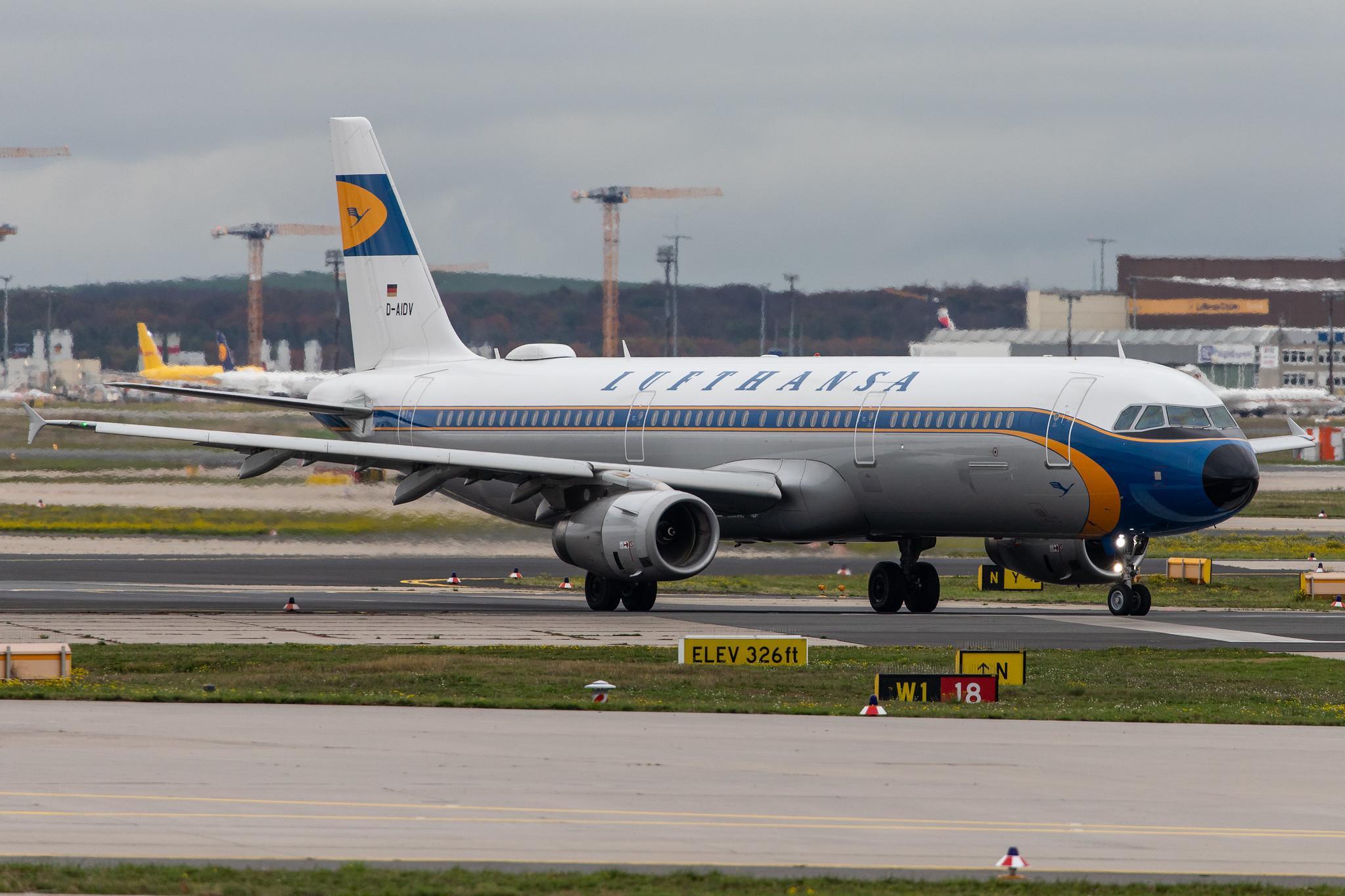 Frankfurt Airport: Lufthansa (LH / DLH) |  Livery: Retro livery |  Airbus A321-231 A321 | D-AIDV | MSN 5413
