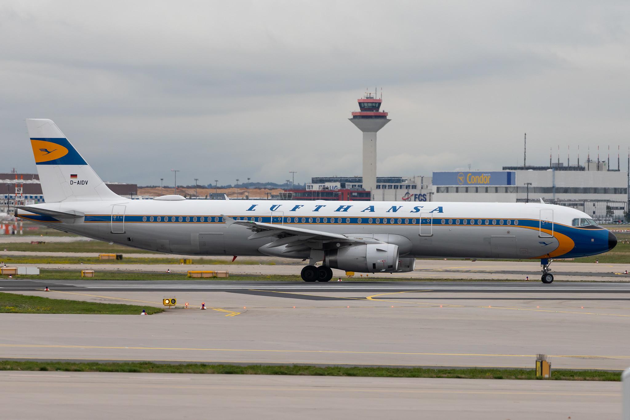 Frankfurt Airport: Lufthansa (LH / DLH) |  Livery: Retro livery |  Airbus A321-231 A321 | D-AIDV | MSN 5413