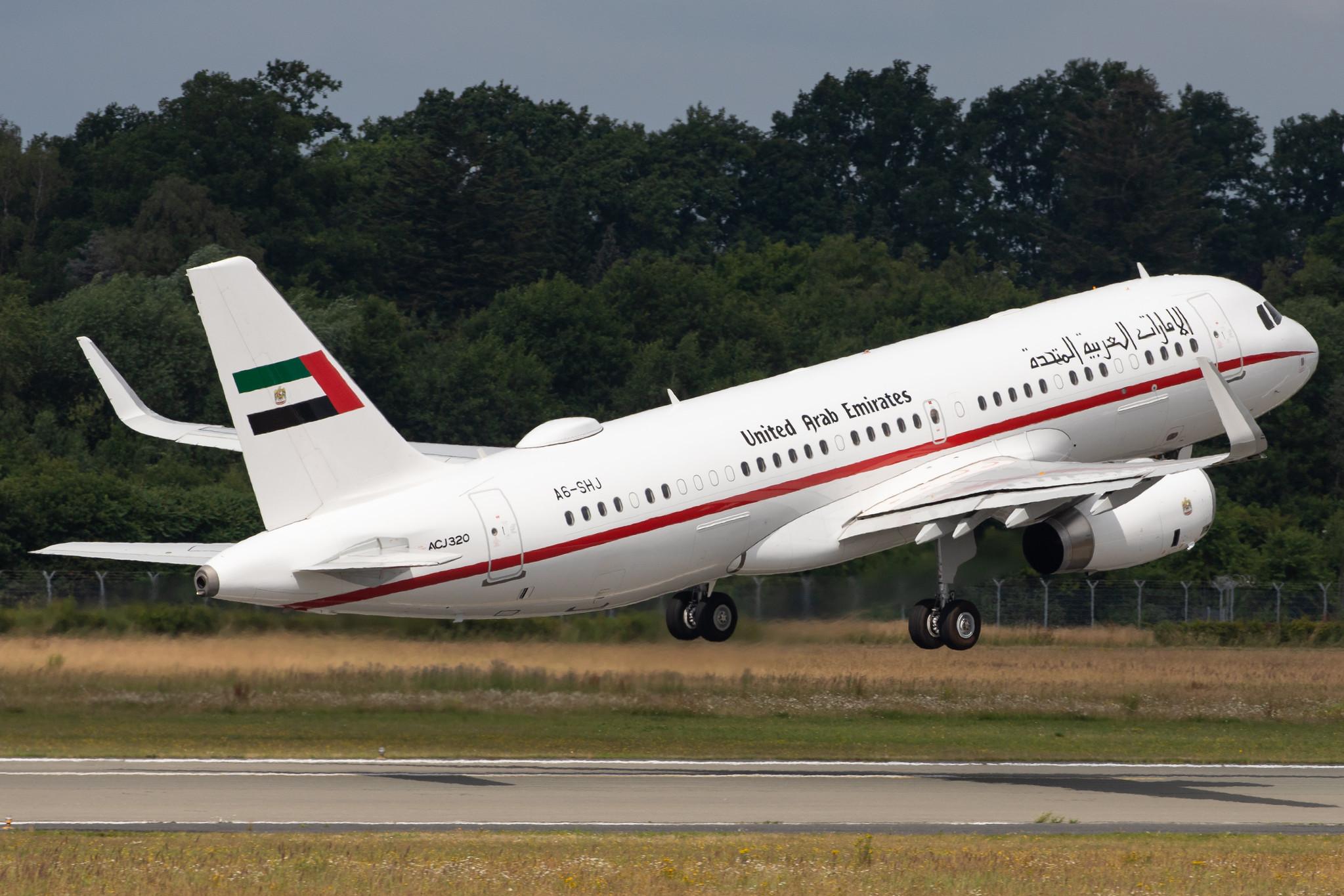 Hamburg Airport: Sharjah Ruler |  Airbus A320-232(CJ) A320 | A6-SHJ | MSN 6659
