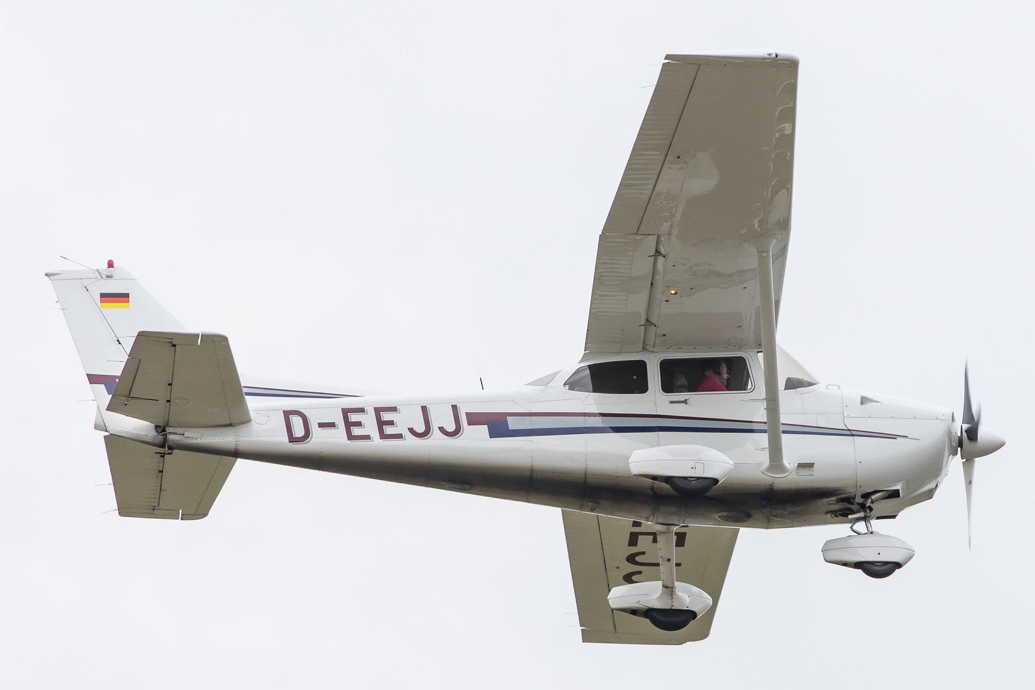 Hamburg Airport: Private owner  |  Cessna 172R Skyhawk C172 | D-EEJJ | MSN 17280813