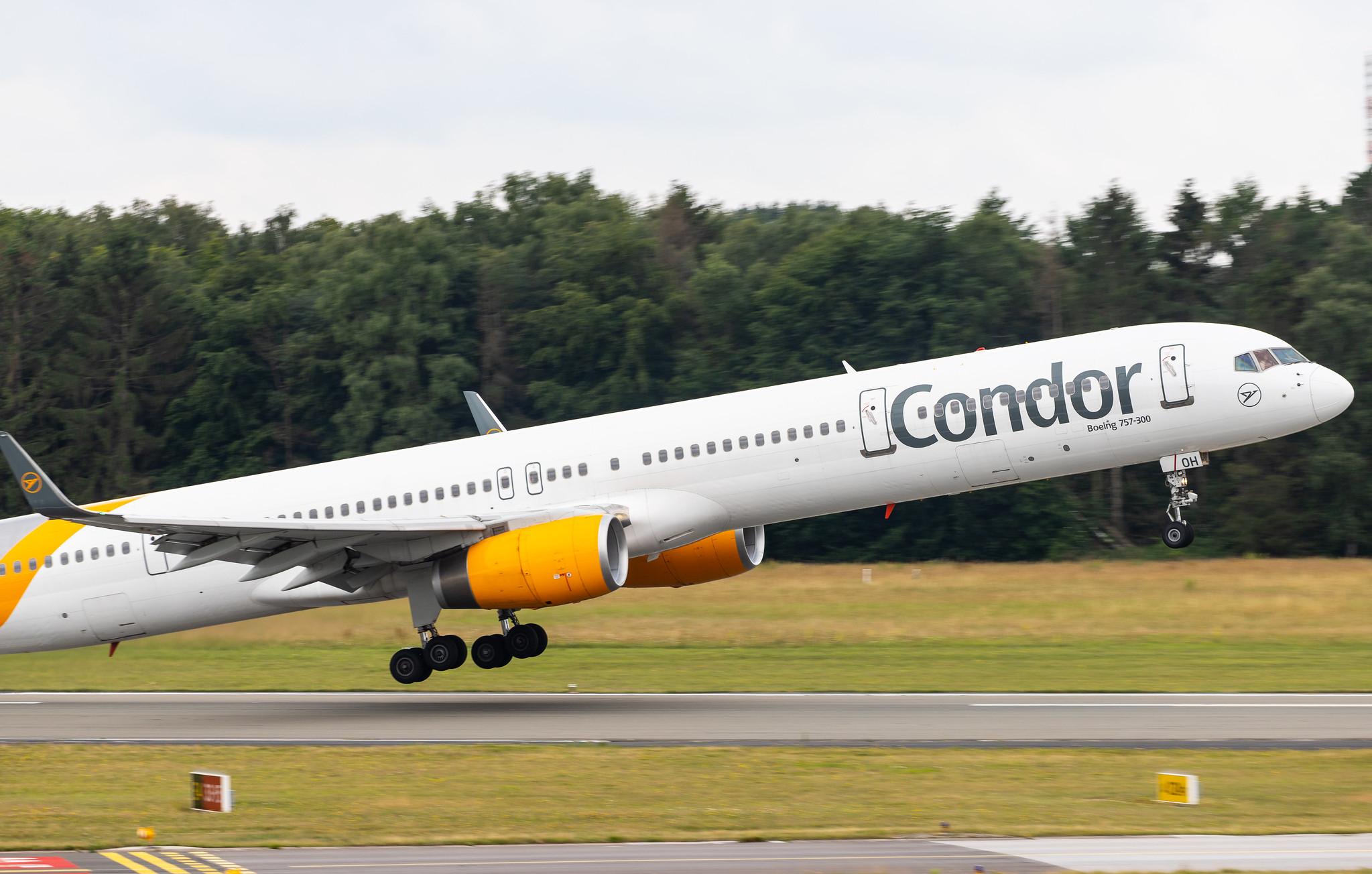 Hamburg Airport: Condor (DE / CFG) |  Boeing 757-330 B753 | D-ABOH | MSN 30030