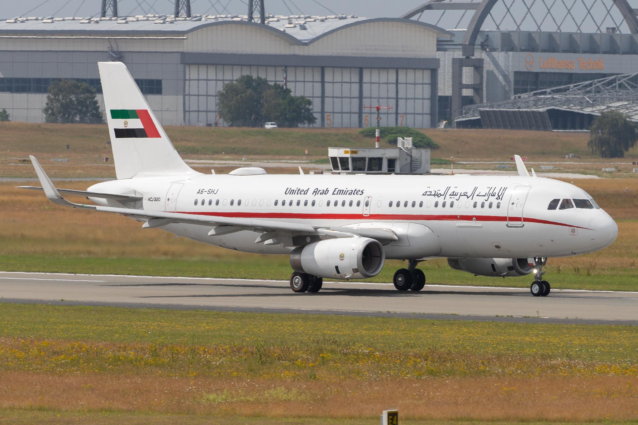 Hamburg Airport: Sharjah Ruler |  Airbus A320-232(CJ) A320 | A6-SHJ | MSN 6659