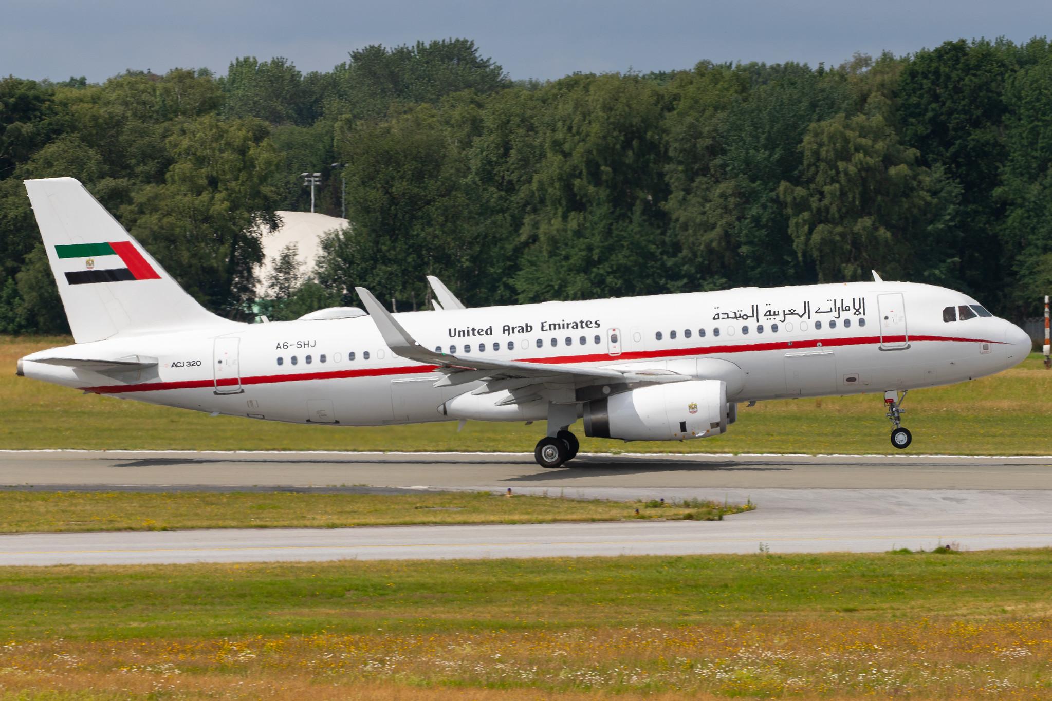 Hamburg Airport: Sharjah Ruler |  Airbus A320-232(CJ) A320 | A6-SHJ | MSN 6659