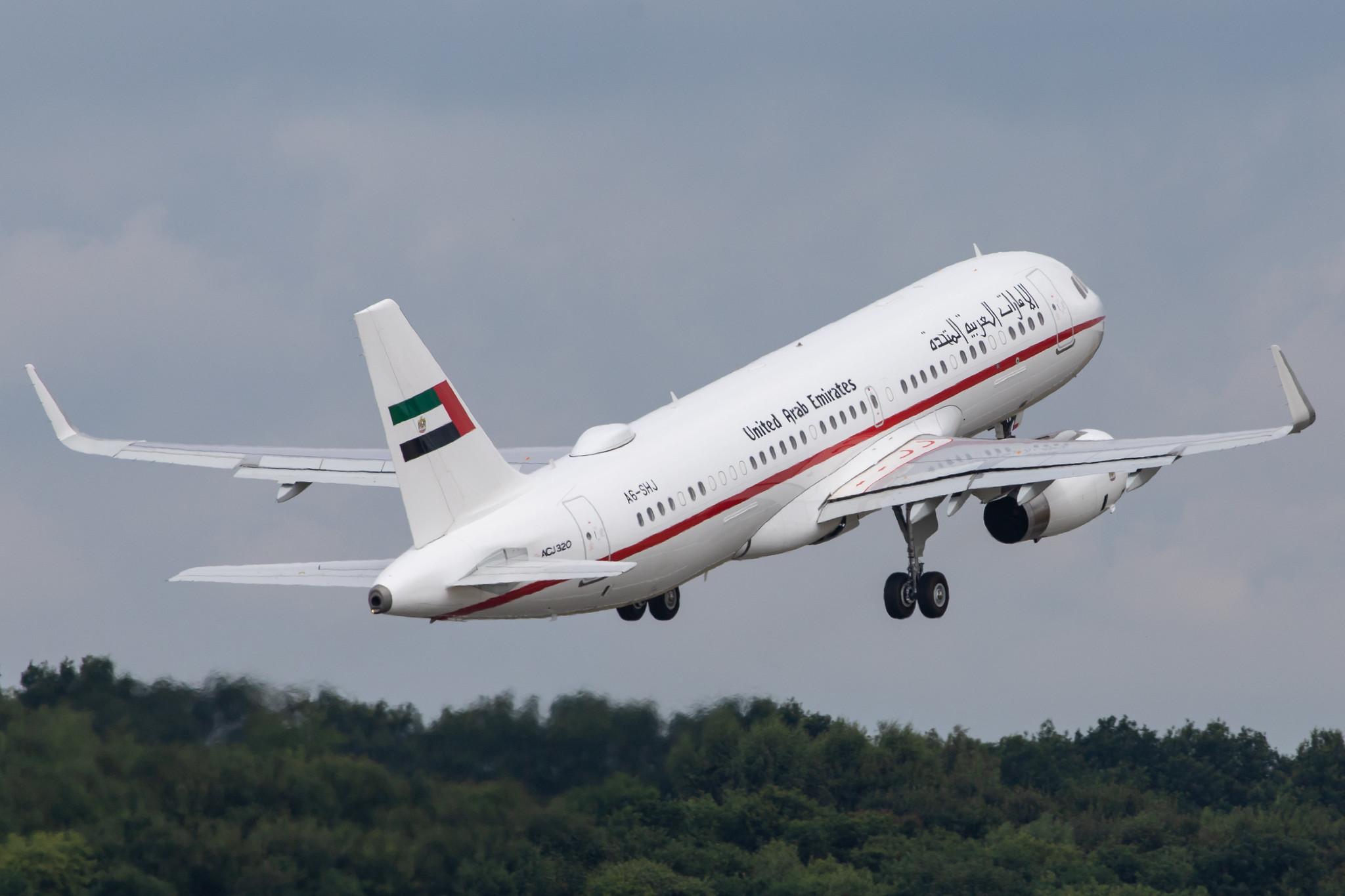 Hamburg Airport: Sharjah Ruler |  Airbus A320-232(CJ) A320 | A6-SHJ | MSN 6659
