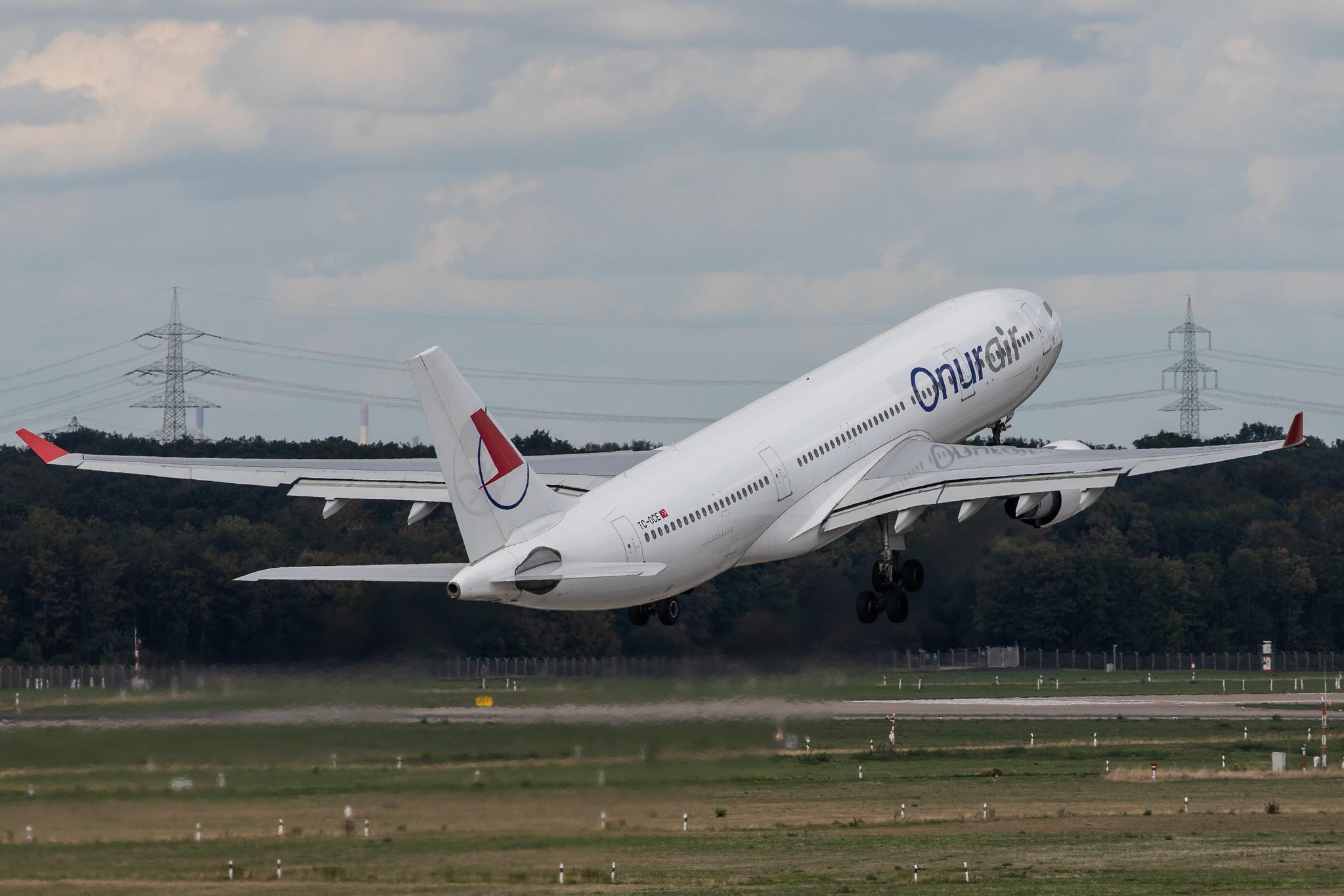 Düsseldorf Airport: Onur Air (8Q / OHY) |  Airbus A330-223 A332 | TC-OCE | MSN 0353
