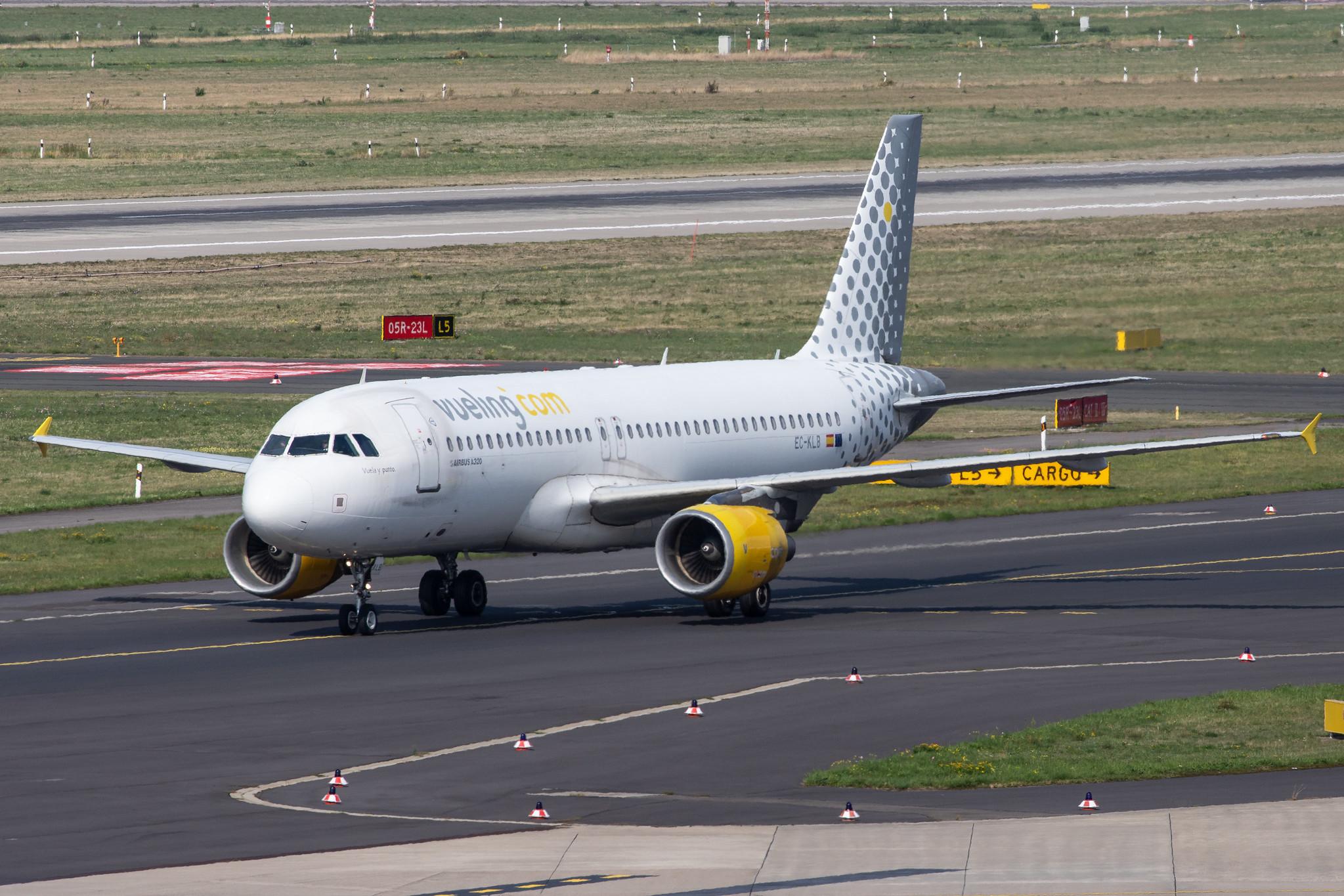 Düsseldorf Airport: Vueling (VY / VLG) |  Airbus A320-214 A320 | EC-KLB | MSN 3321