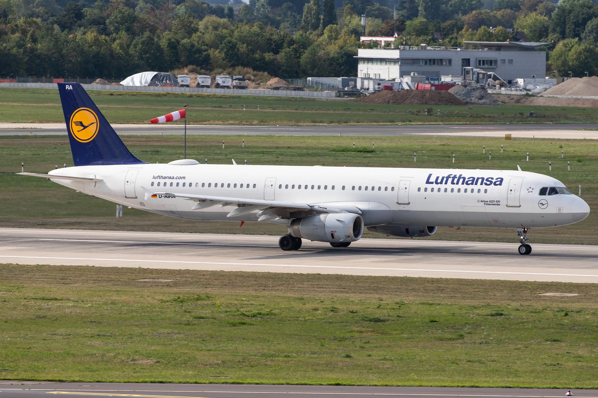 Düsseldorf Airport: Lufthansa (LH / DLH) |  Airbus A321-131 A321 | D-AIRA | MSN 0458
