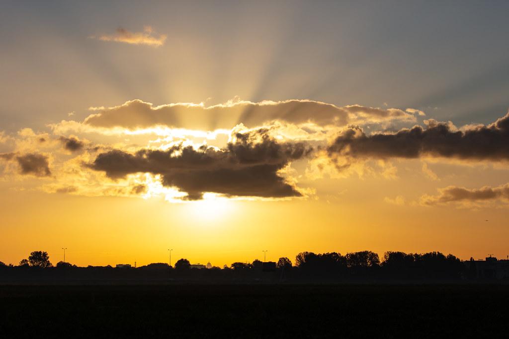 Amsterdam Airport Schiphol: Sonnenaufgang |