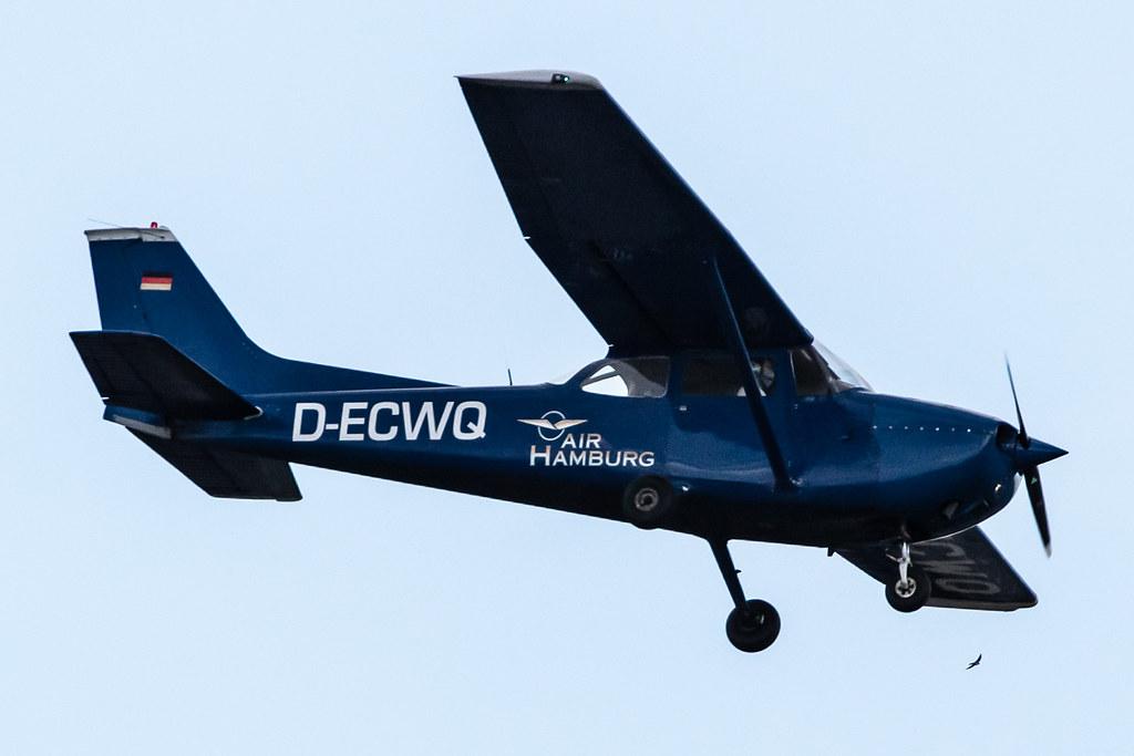 Hamburg Airport: Flugschule Hamburg |  Cessna F172M Skyhawk C172 | D-ECWQ | MSN 0950
