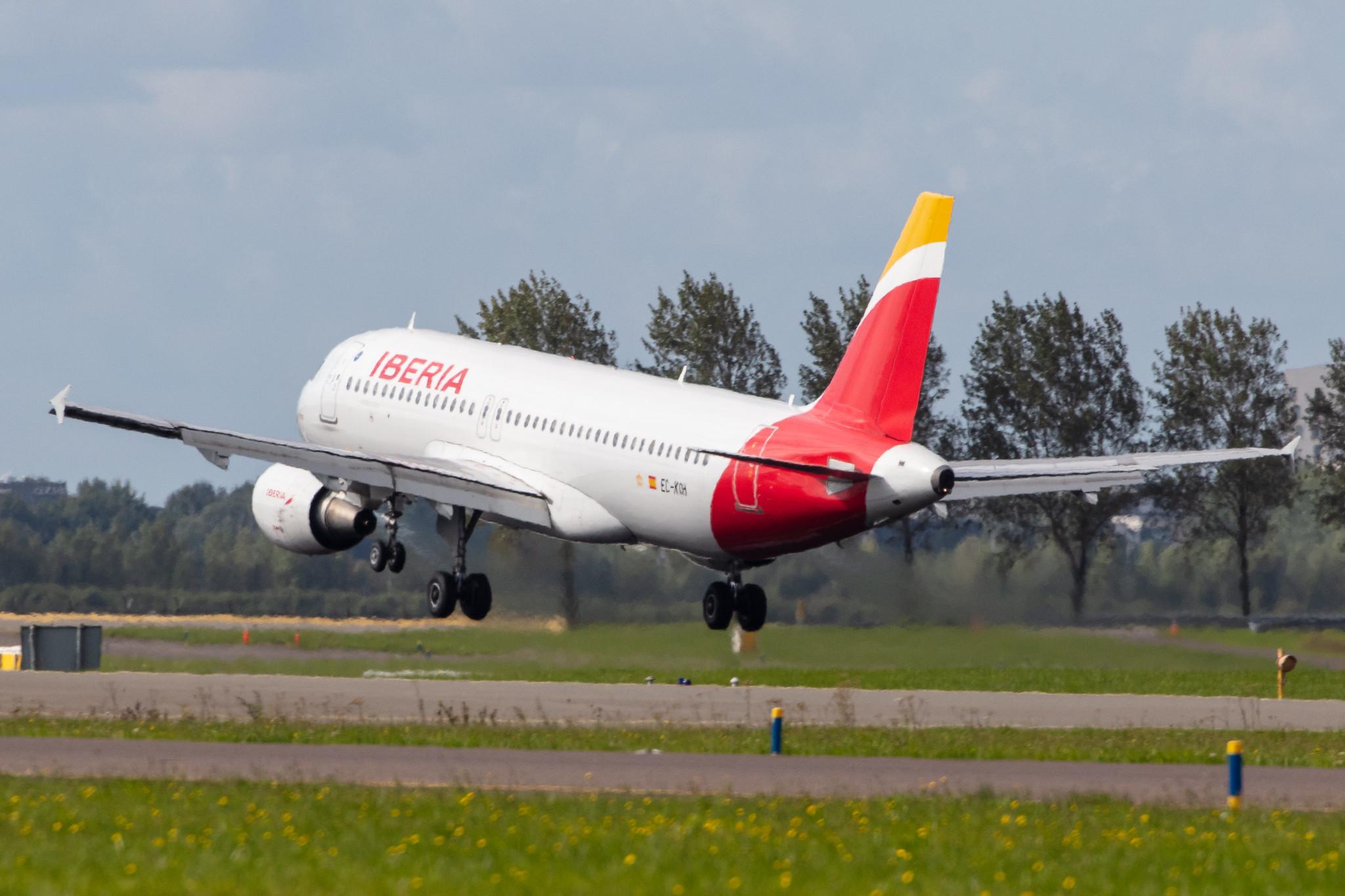 Amsterdam Airport Schiphol: Iberia (IB / IBE) |  Airbus A320-214 A320 | EC-KOH | MSN 2248
