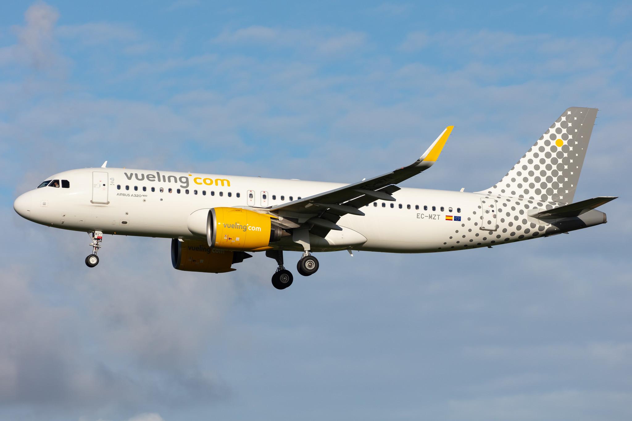 Amsterdam Airport Schiphol: Vueling (VY / VLG) |  Airbus A320-271N A20N | EC-MZT | MSN 8181