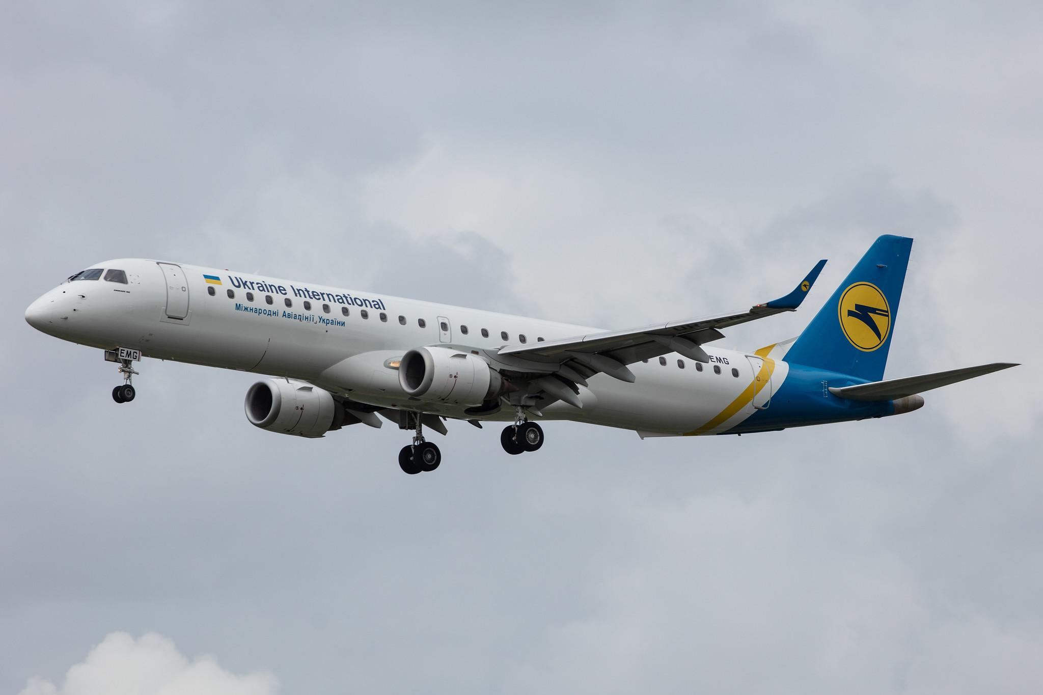 Amsterdam Airport Schiphol: Ukraine International Airlines (PS / AUI) | Operator: Ukraine Int. Airlines |  Embraer E195AR E195 | UR-EMG | MSN 19000088