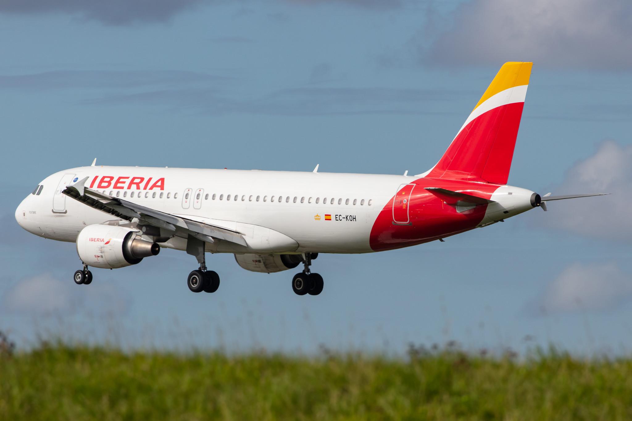 Amsterdam Airport Schiphol: Iberia (IB / IBE) |  Airbus A320-214 A320 | EC-KOH | MSN 2248