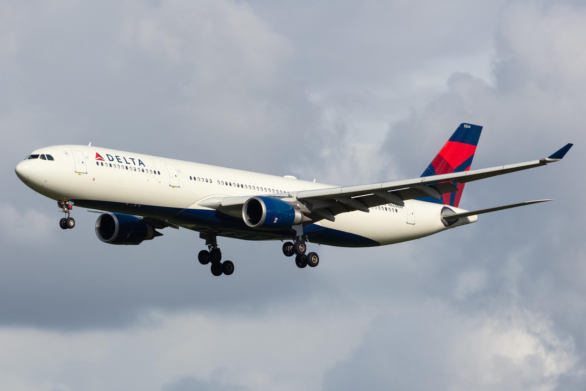 Amsterdam Airport Schiphol: Delta Air Lines (DL / DAL) |  Airbus A330-302 A333 | N824NW | MSN 1637